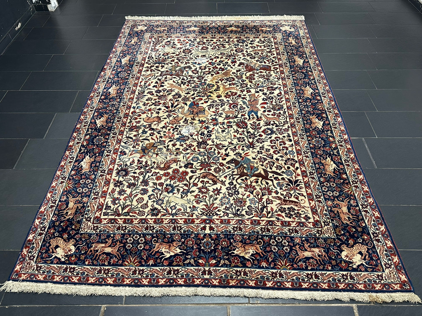 Orientteppich handgeknüpft Isfahan Korkwolle Jagdmotiv 310x200 cm