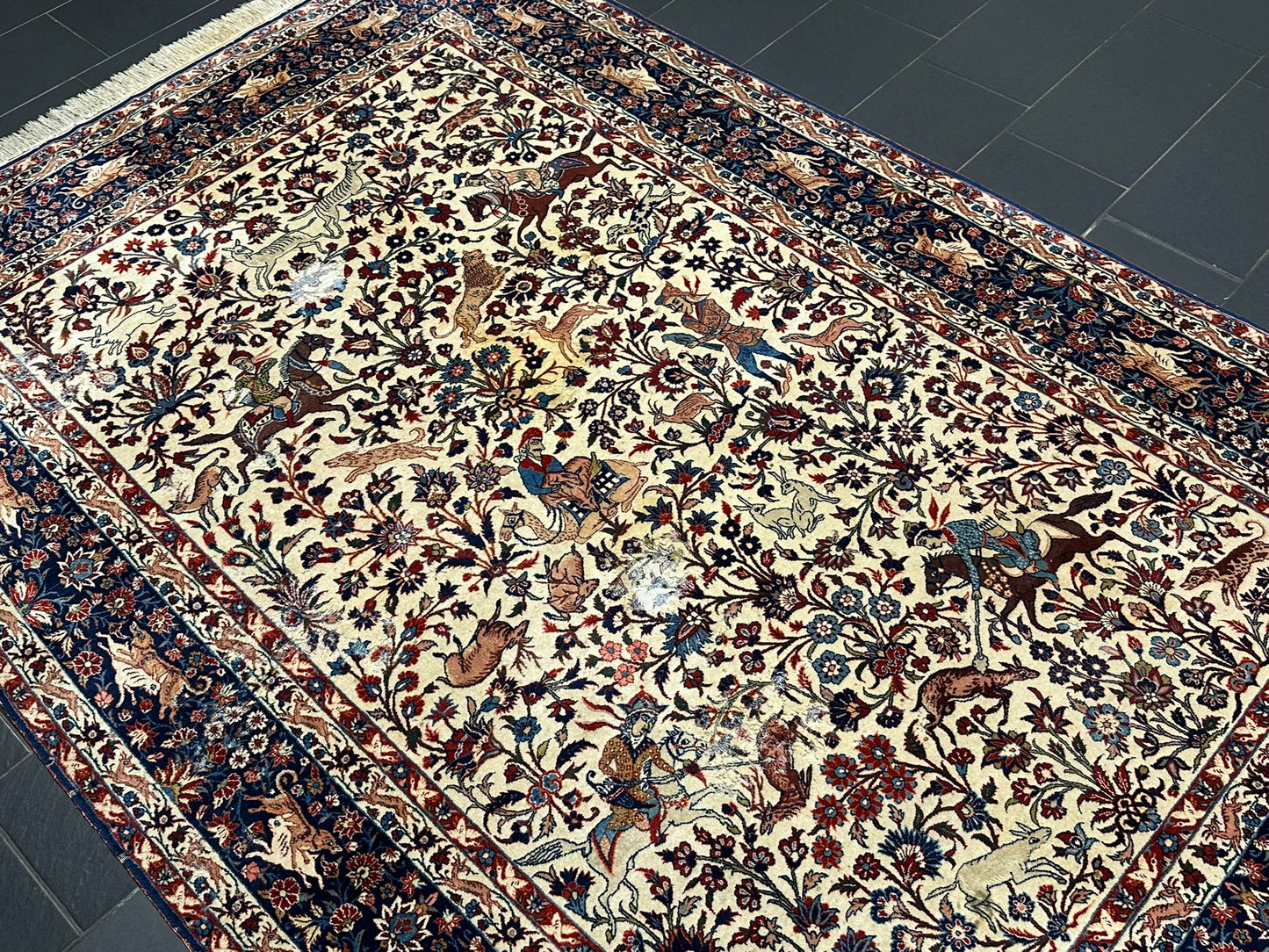 Orientteppich handgeknüpft Isfahan Korkwolle Jagdmotiv 310x200 cm