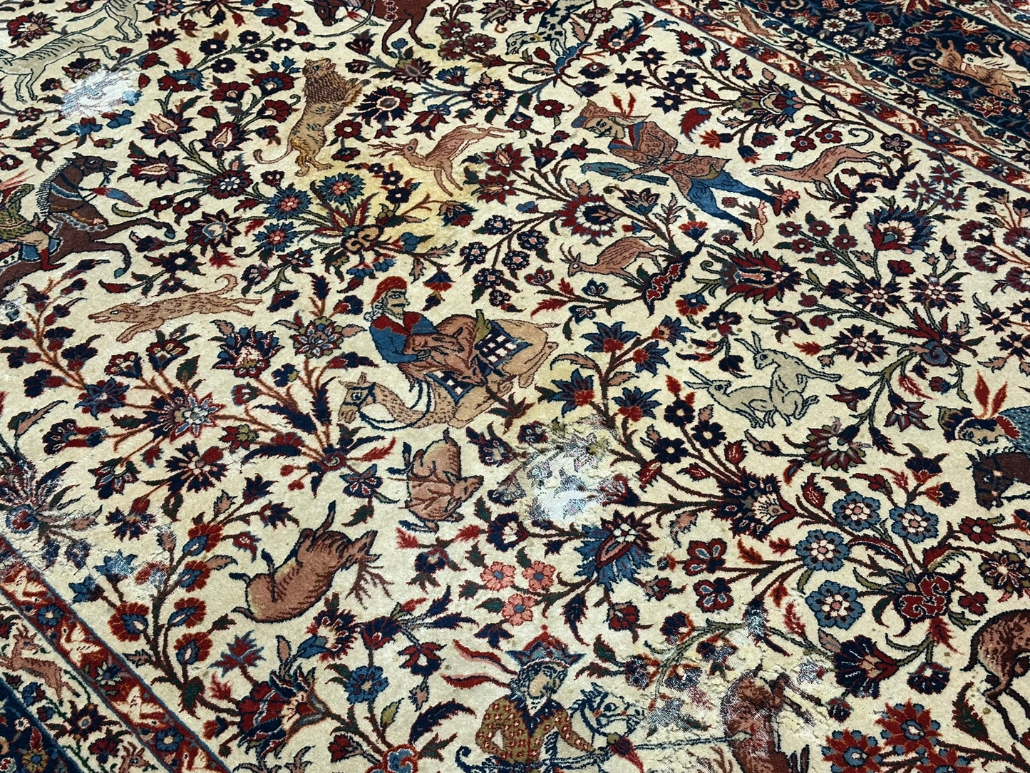 Orientteppich handgeknüpft Isfahan Korkwolle Jagdmotiv 310x200 cm