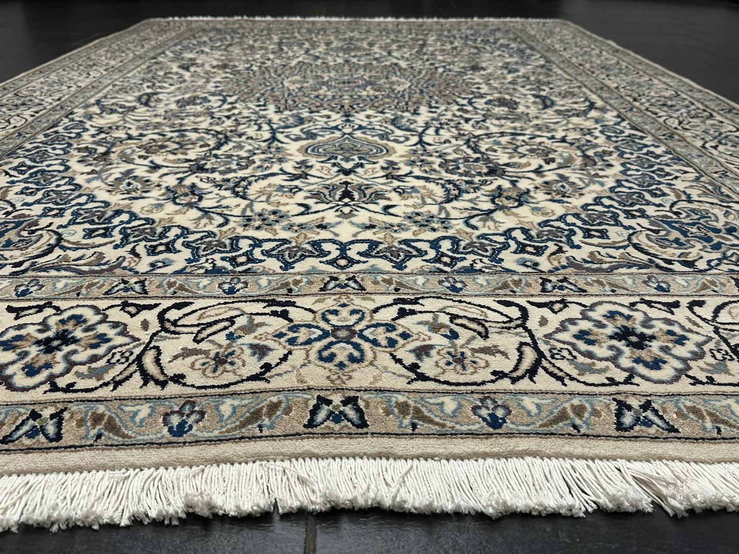 Handgeknüpfter Nain Teppich mit Seide 300x200 cm Neu,