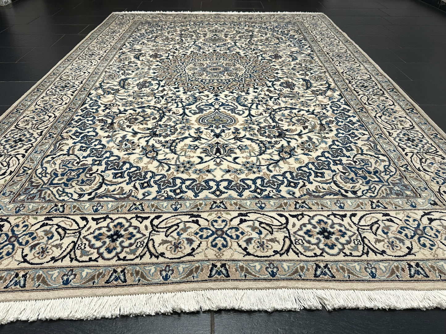 Handgeknüpfter Nain Teppich mit Seide 300x200 cm Neu,