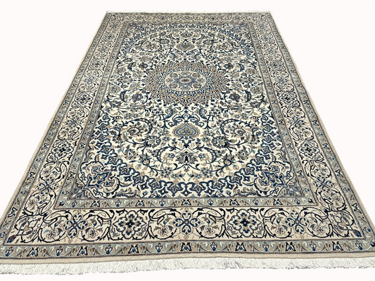 Handgeknüpfter Nain Teppich mit Seide 300x200 cm Neu,