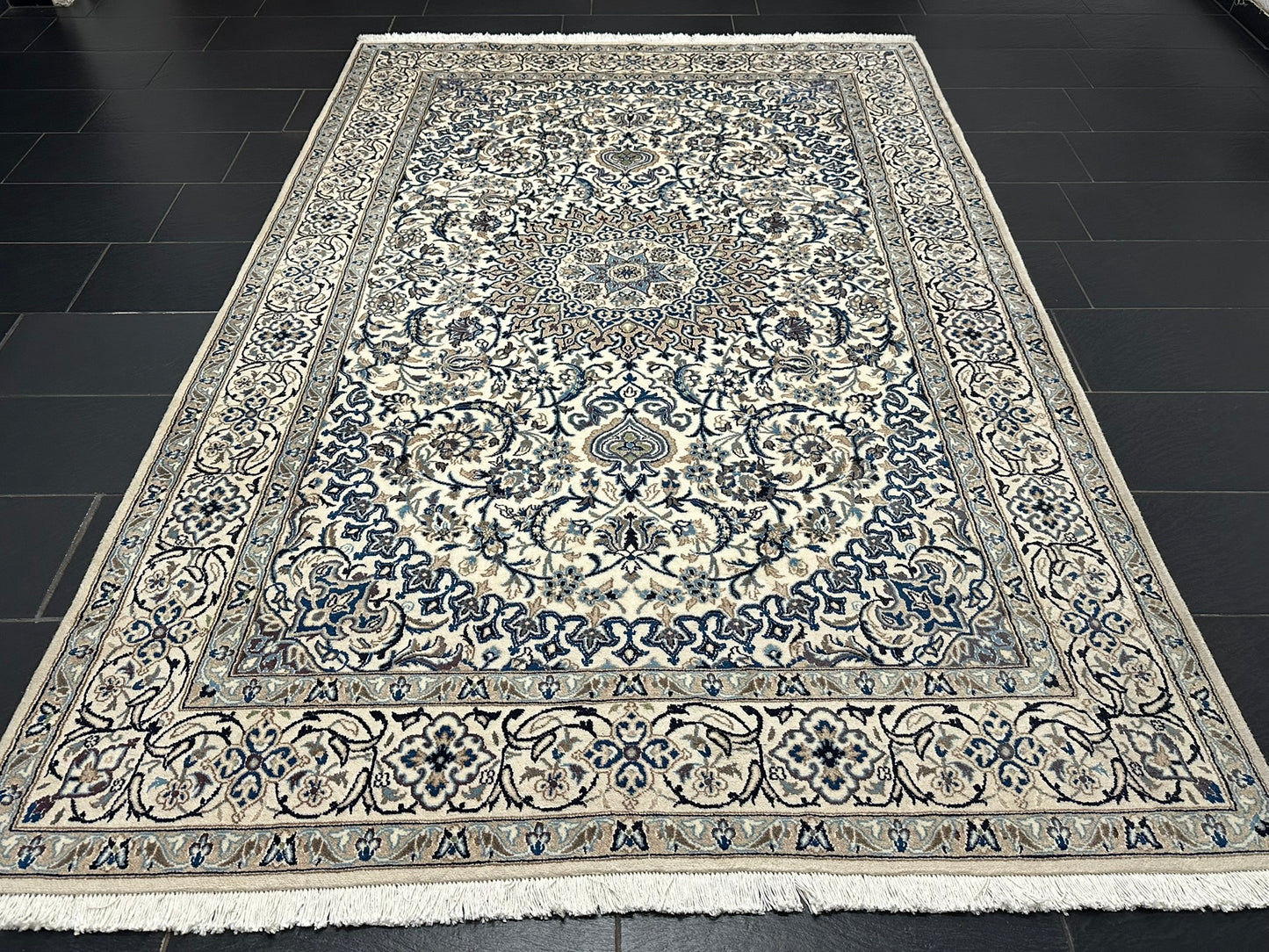 Handgeknüpfter Nain Teppich mit Seide 300x200 cm Neu,