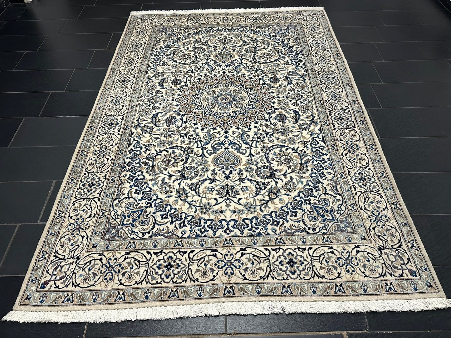 Handgeknüpfter Nain Teppich mit Seide 300x200 cm Neu,