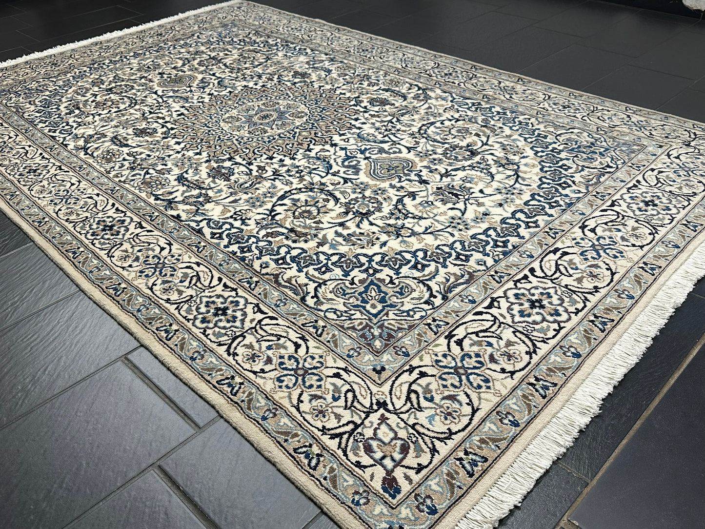 Handgeknüpfter Nain Teppich mit Seide 300x200 cm Neu,