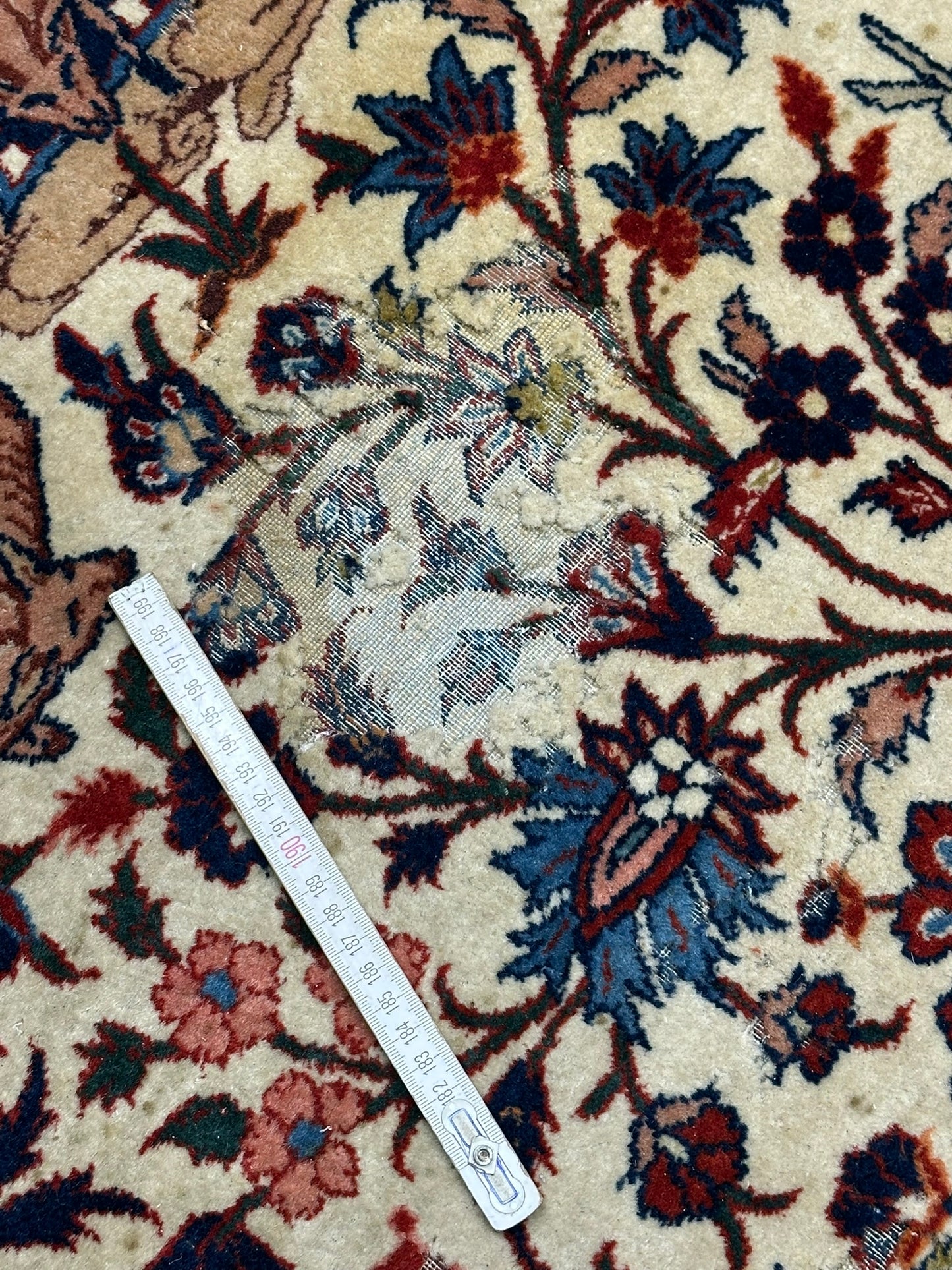 Orientteppich handgeknüpft Isfahan Korkwolle Jagdmotiv 310x200 cm