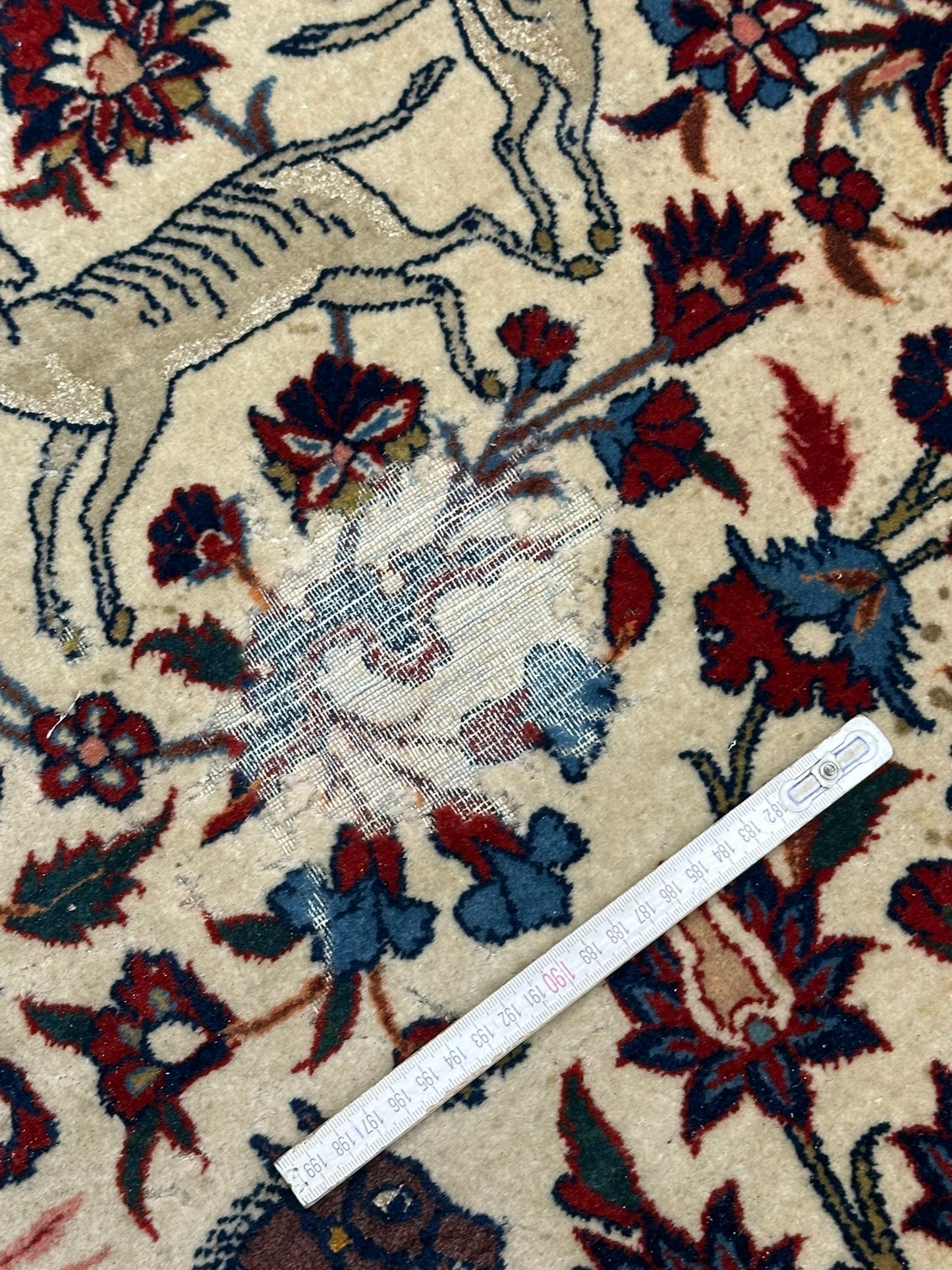 Orientteppich handgeknüpft Isfahan Korkwolle Jagdmotiv 310x200 cm
