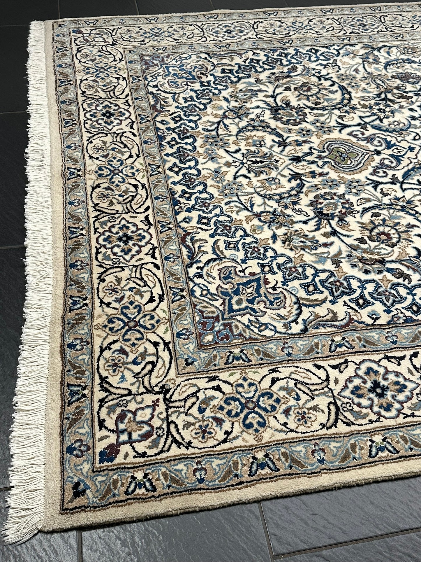 Handgeknüpfter Nain Teppich mit Seide 300x200 cm Neu,