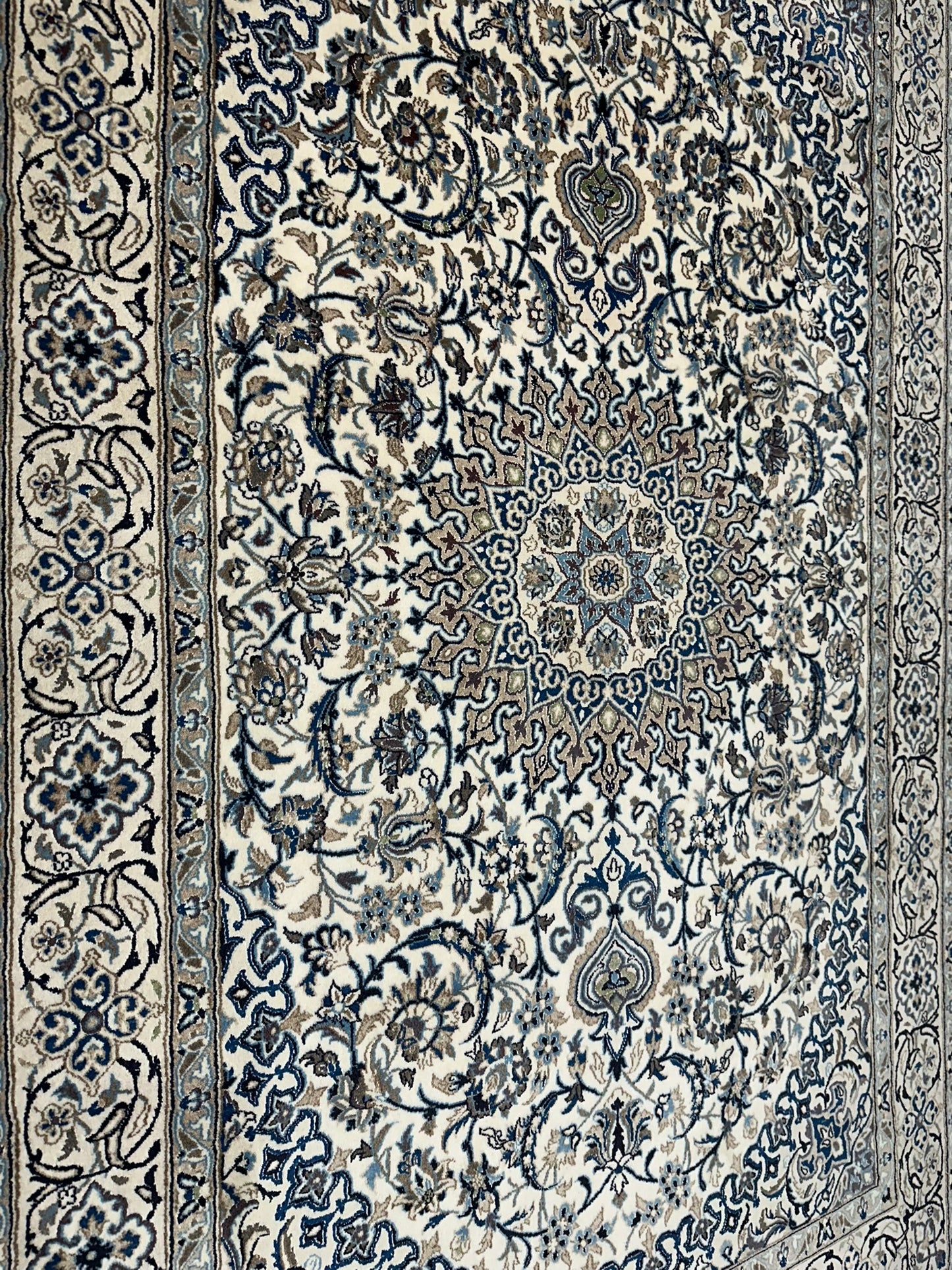 Handgeknüpfter Nain Teppich mit Seide 300x200 cm Neu,