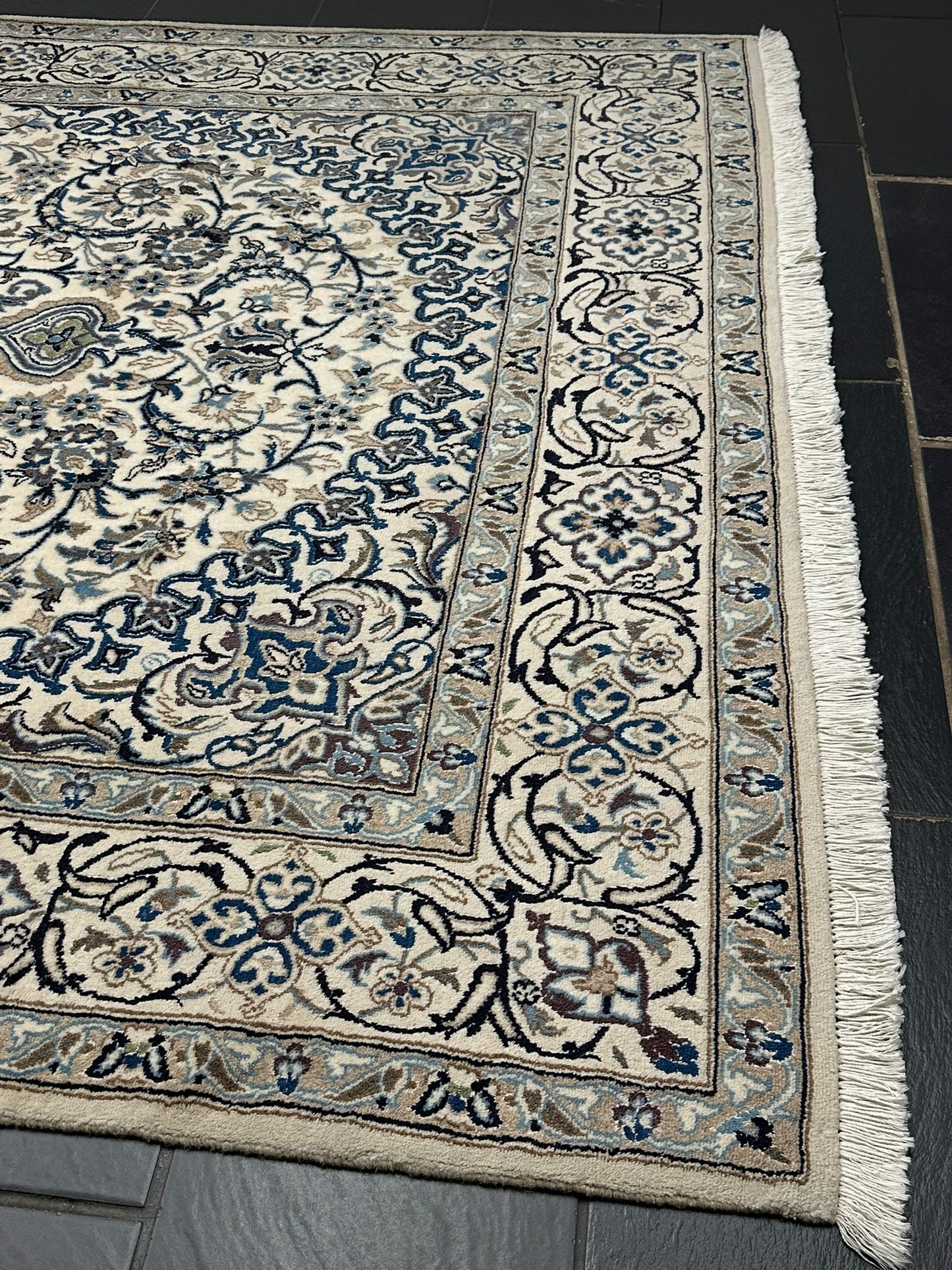 Handgeknüpfter Nain Teppich mit Seide 300x200 cm Neu,