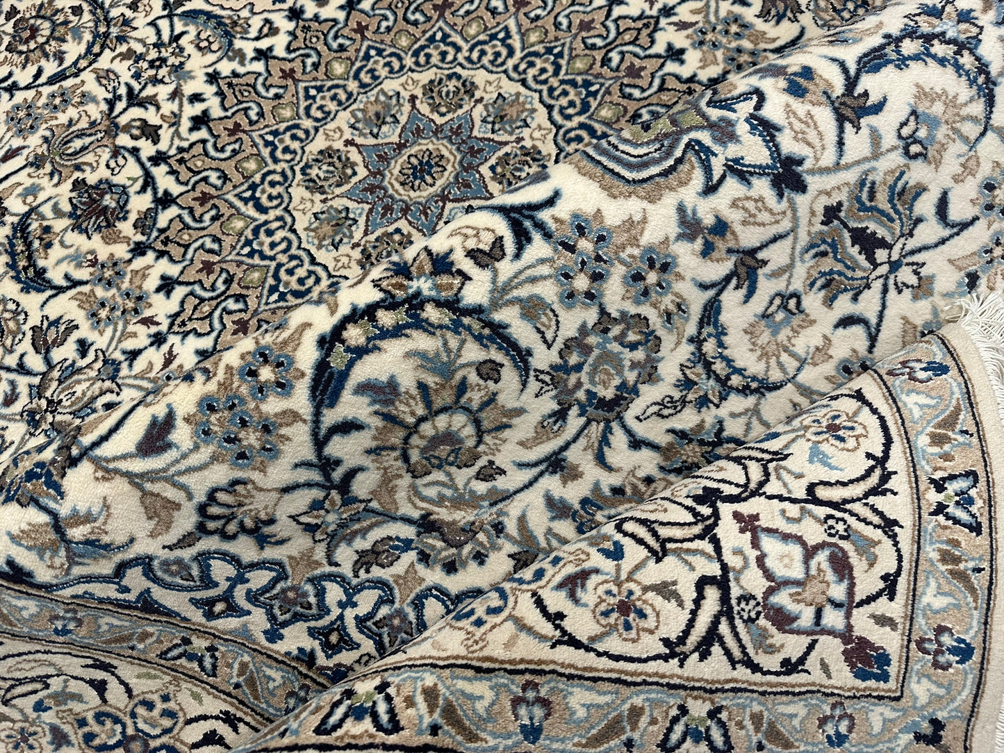 Handgeknüpfter Nain Teppich mit Seide 300x200 cm Neu,