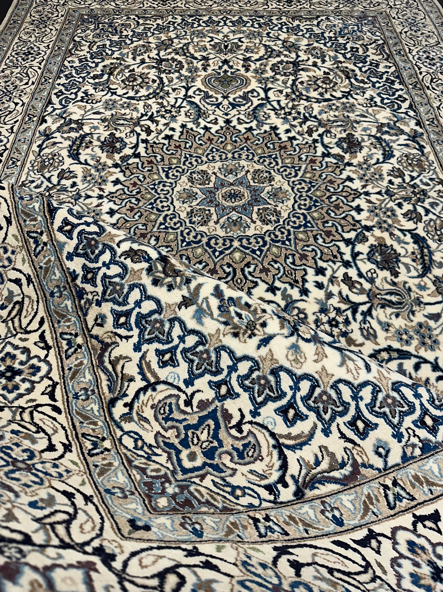 Handgeknüpfter Nain Teppich mit Seide 300x200 cm Neu,