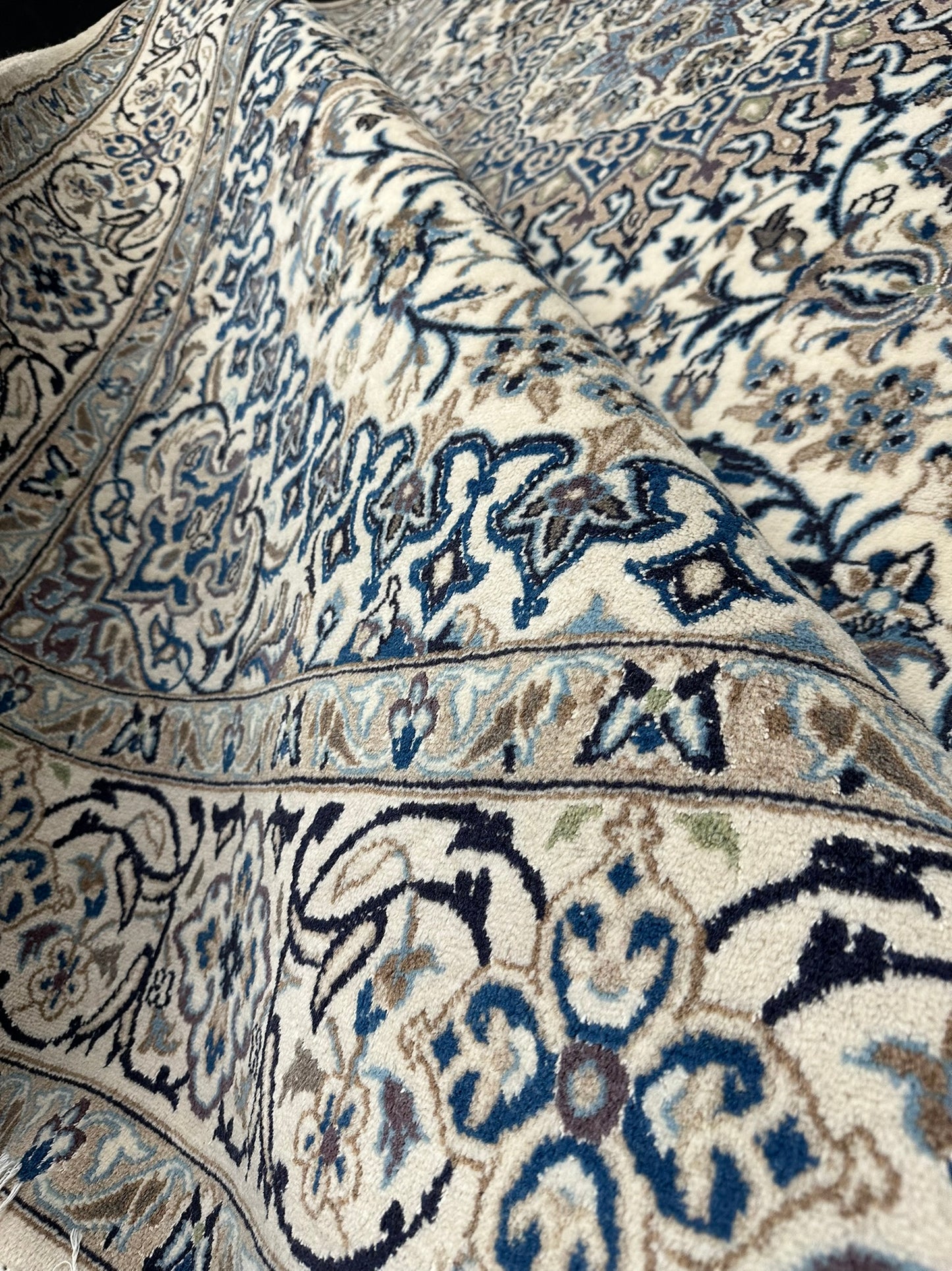 Handgeknüpfter Nain Teppich mit Seide 300x200 cm Neu,