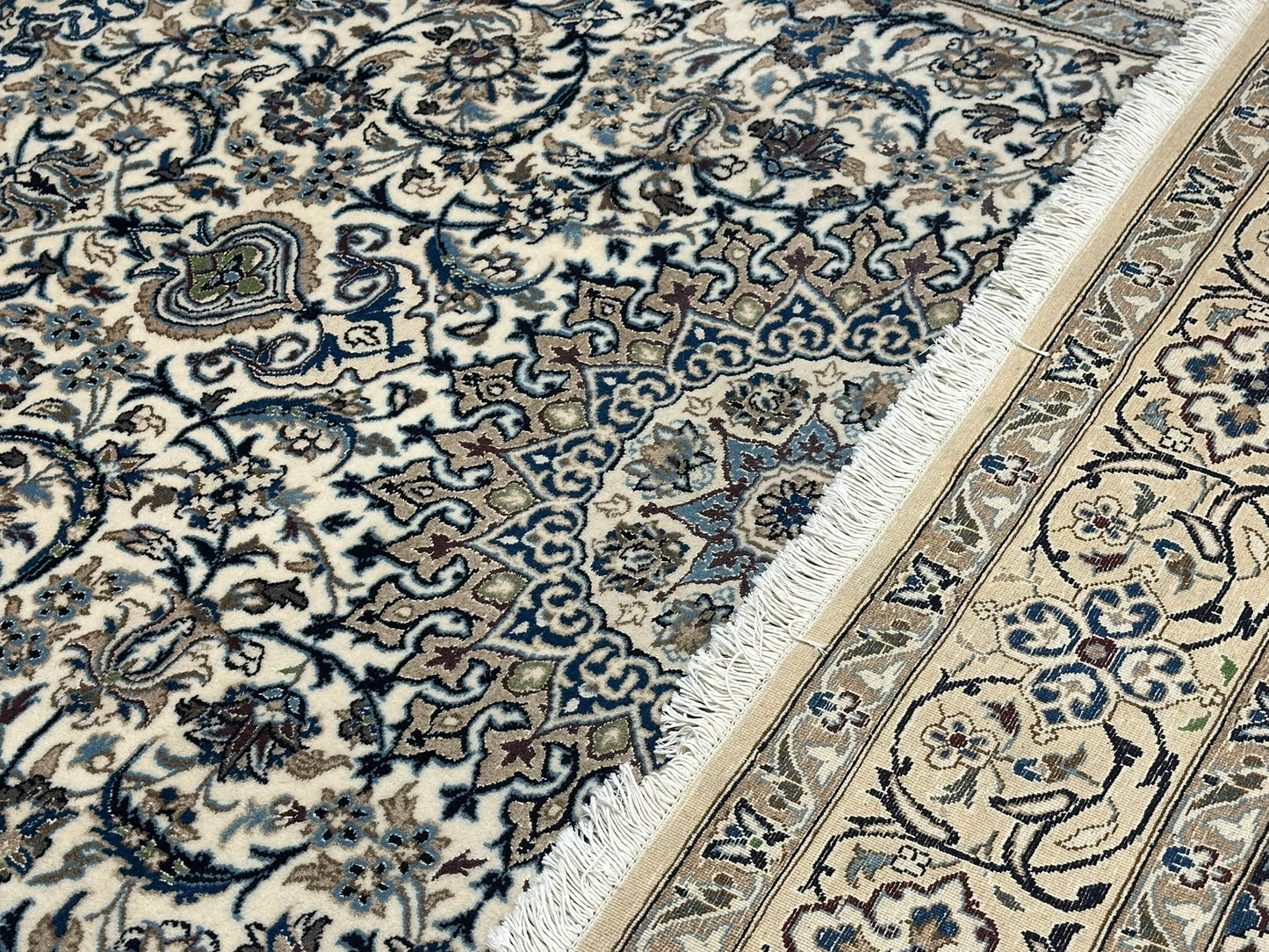 Handgeknüpfter Nain Teppich mit Seide 300x200 cm Neu,