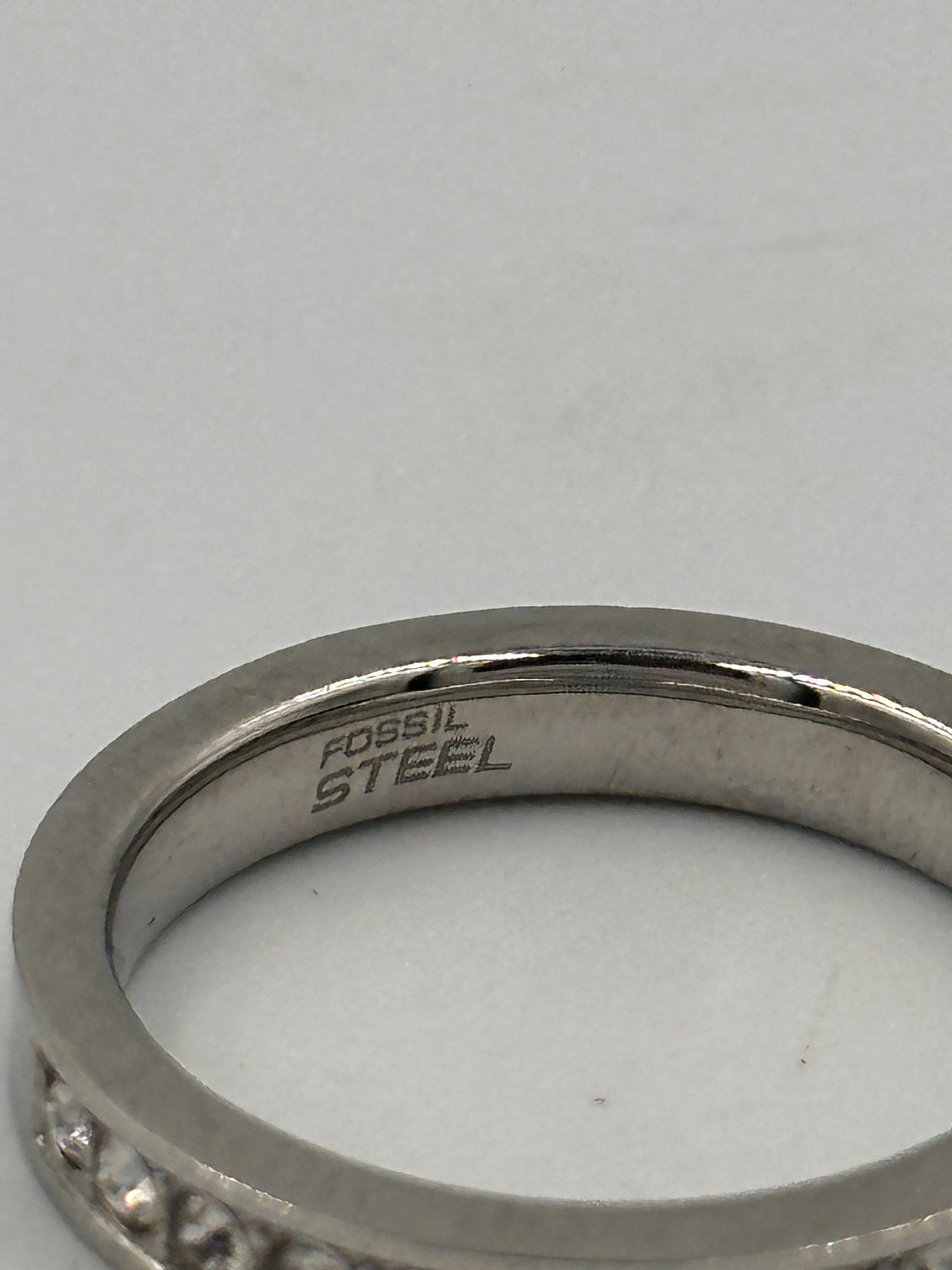 Fossil Edelstahl Ring mit Zirkonia Steinen