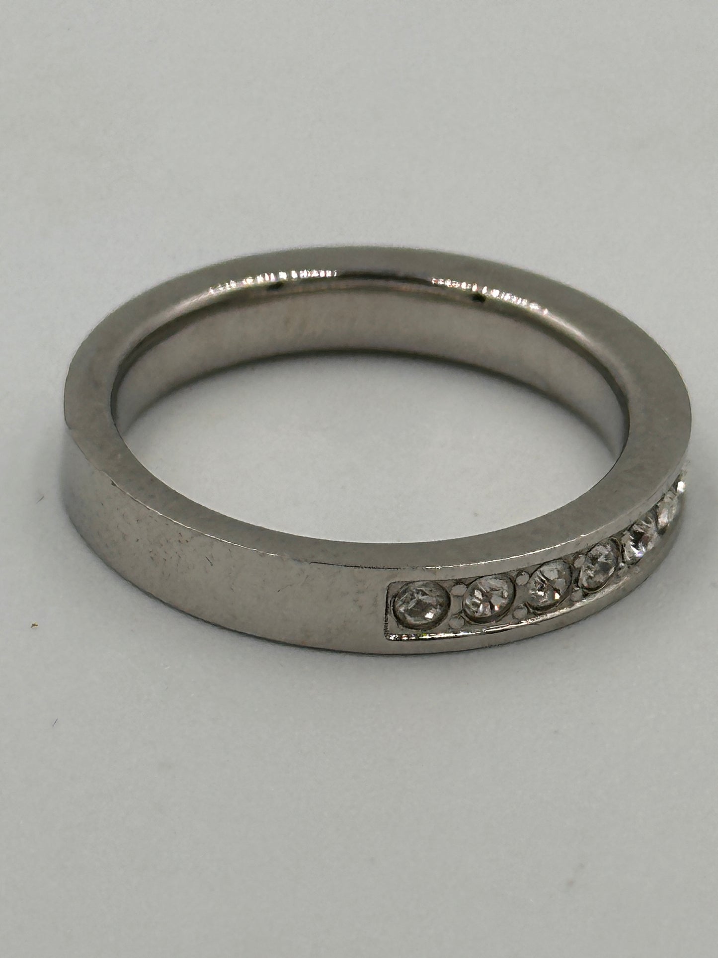 Fossil Edelstahl Ring mit Zirkonia Steinen