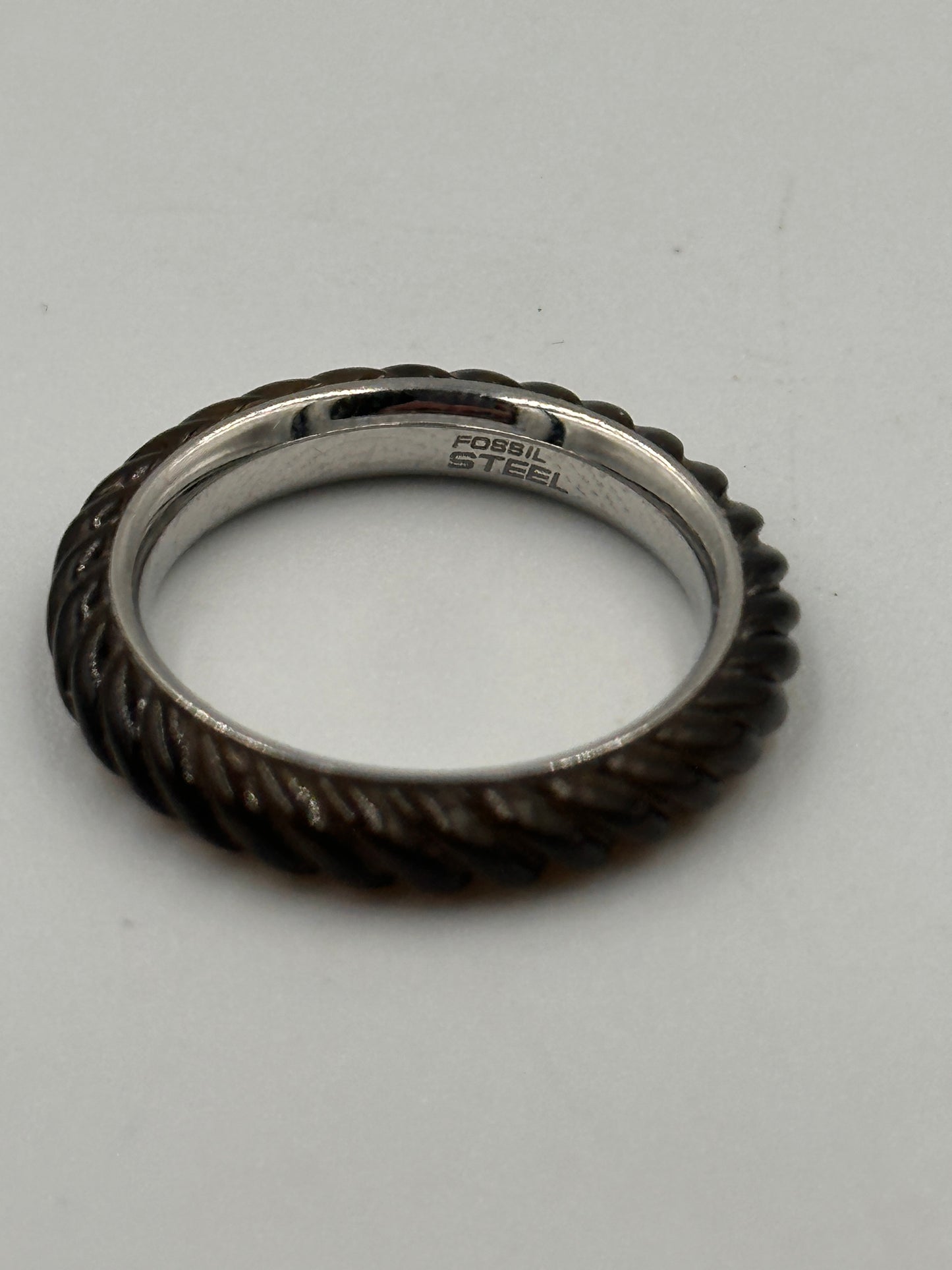 Fossil Ring Schwarz Gerillt aus Edelstahl