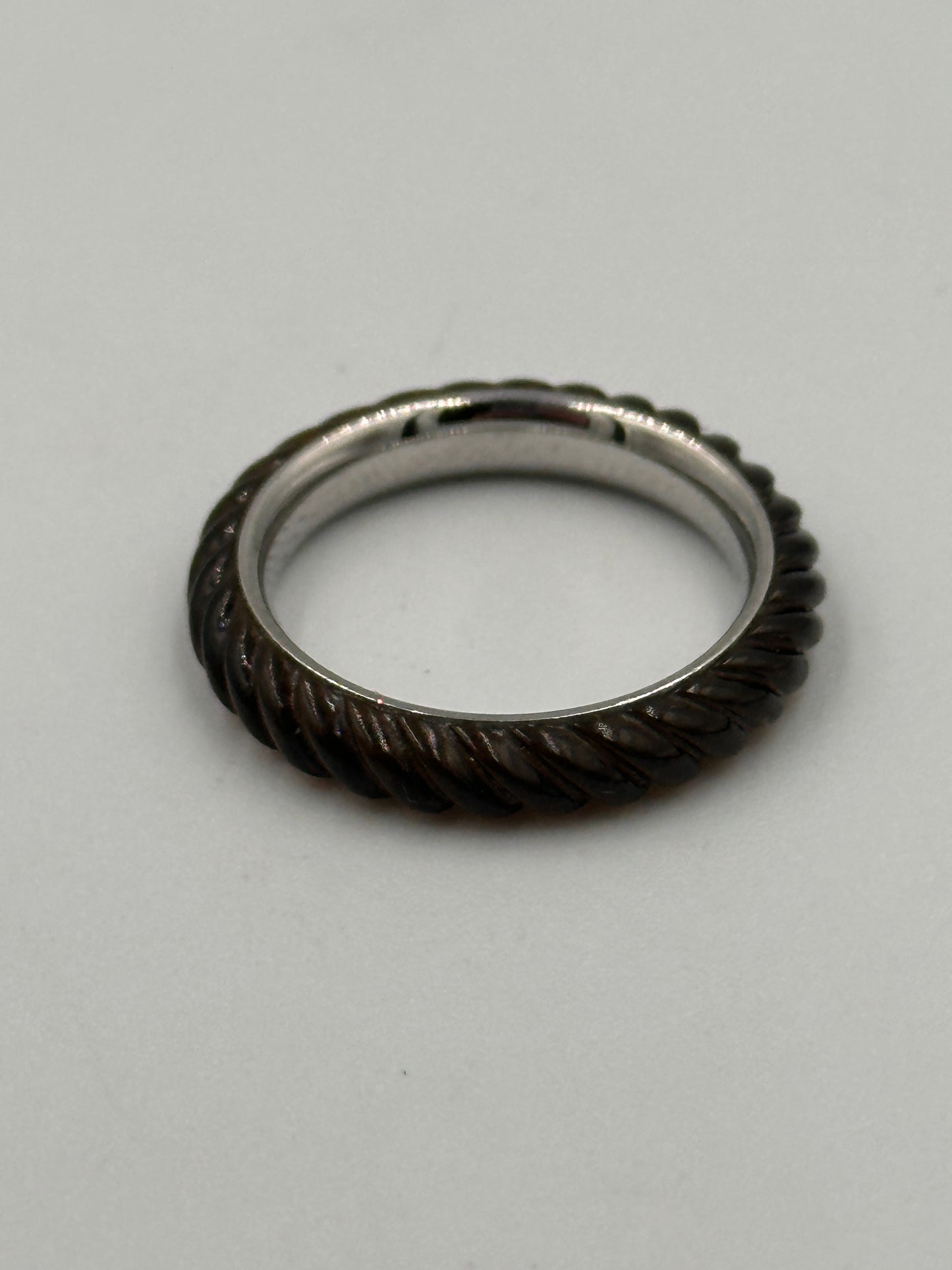 Fossil Ring Schwarz Gerillt aus Edelstahl