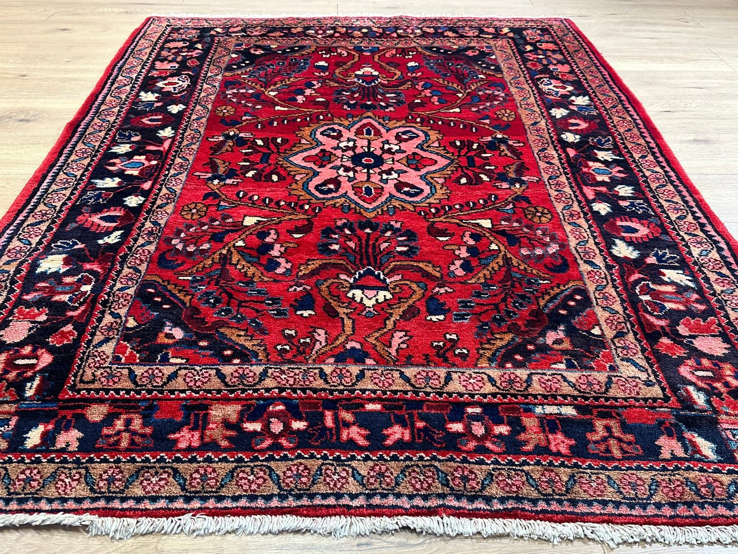 Orientteppich handgeknüpft Lilian Wolle 285x150 cm
