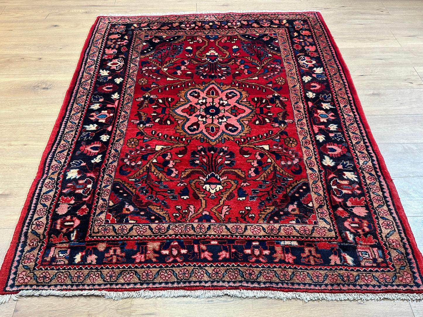 Orientteppich handgeknüpft Lilian Wolle 285x150 cm