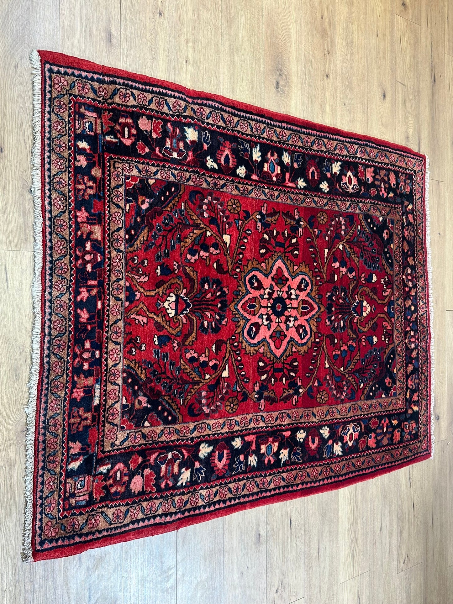Orientteppich handgeknüpft Lilian Wolle 285x150 cm