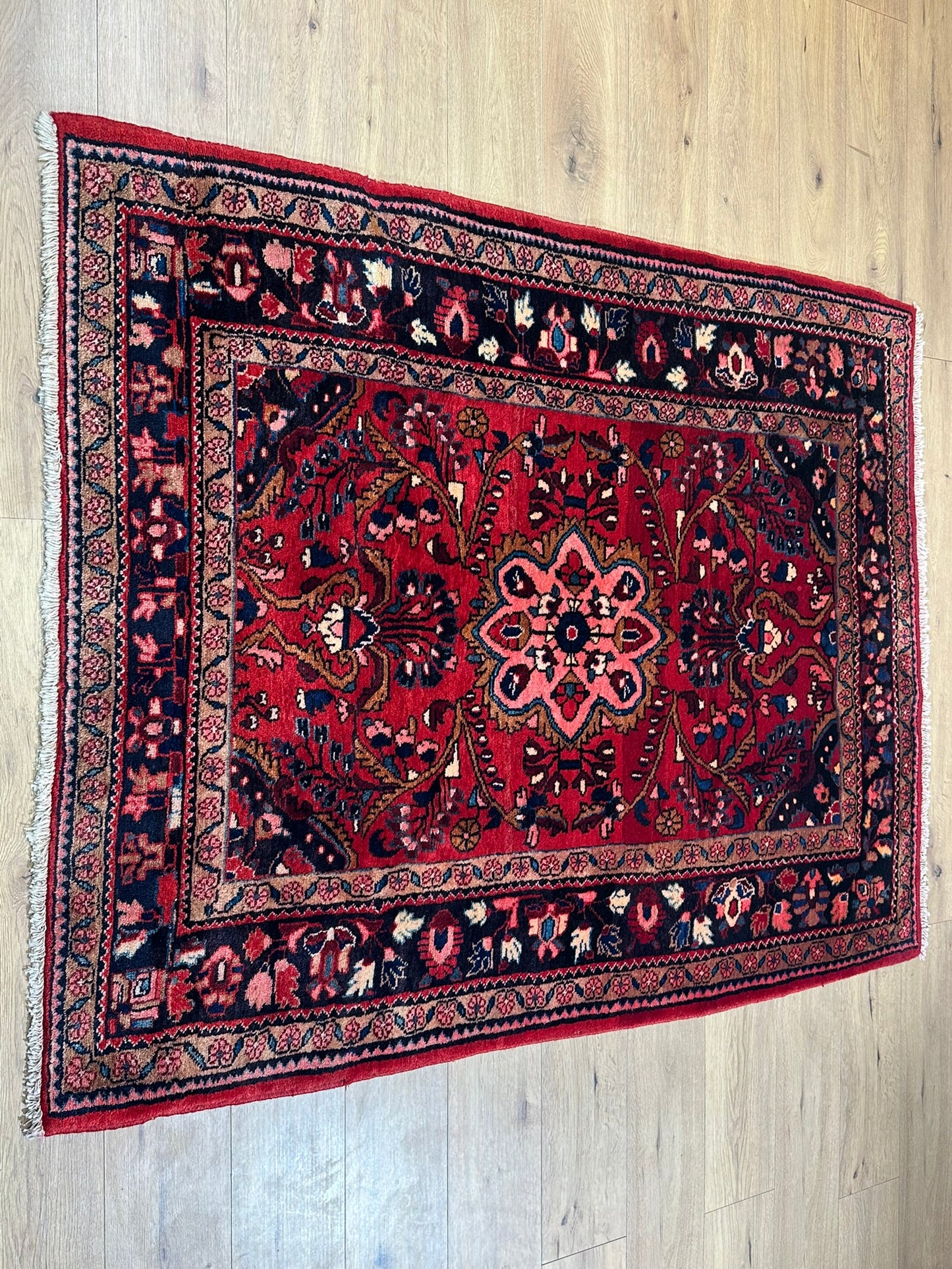 Orientteppich handgeknüpft Lilian Wolle 285x150 cm