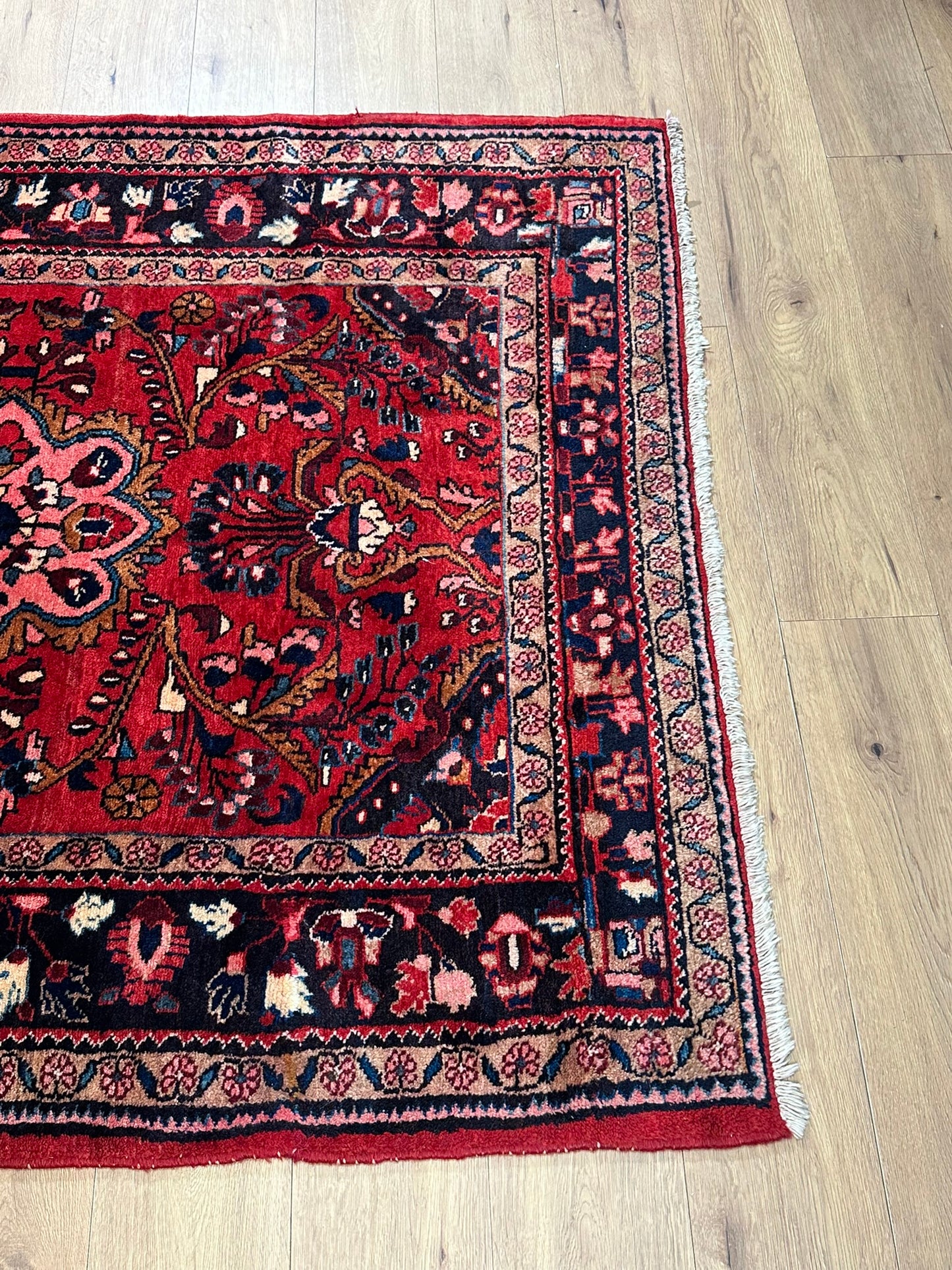 Orientteppich handgeknüpft Lilian Wolle 285x150 cm