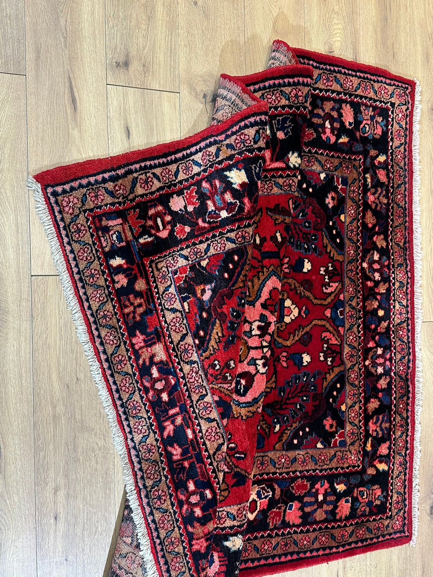 Orientteppich handgeknüpft Lilian Wolle 285x150 cm