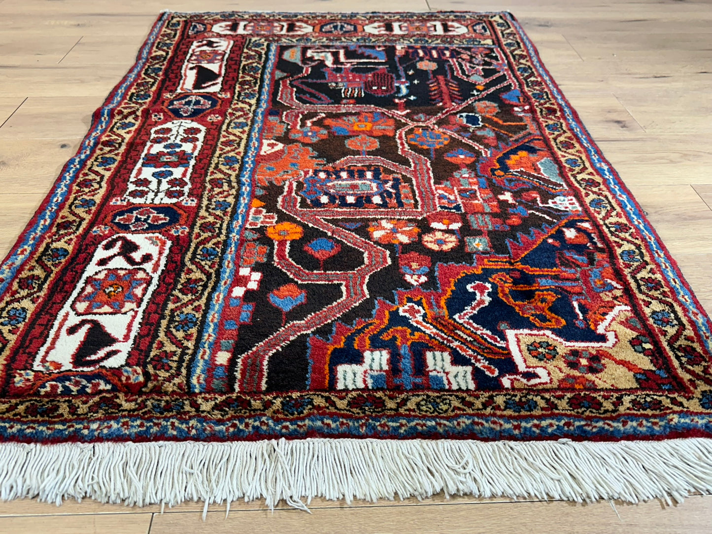 Orientteppich handgeknüpft Bachtiar Naturfarben 145x100 cm