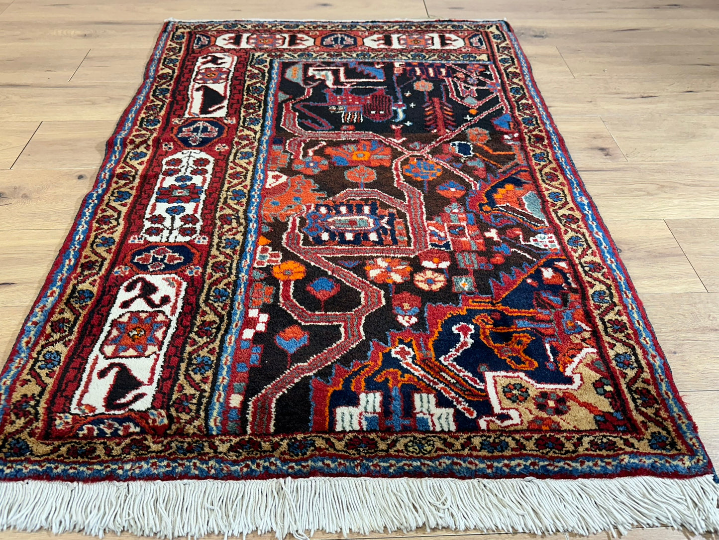 Orientteppich handgeknüpft Bachtiar Naturfarben 145x100 cm