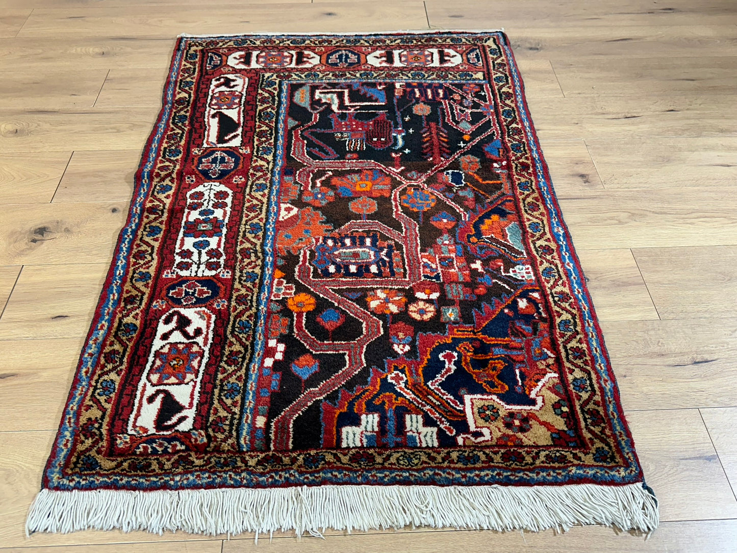 Orientteppich handgeknüpft Bachtiar Naturfarben 145x100 cm