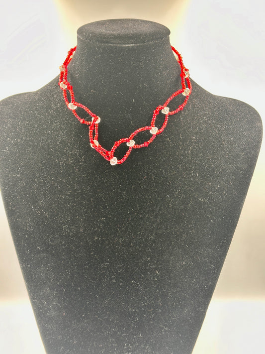 Roter Halsreifen mit Silberfarbenem Magnetverschluss