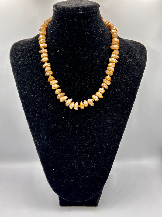 Vintage Braune Perlenkette mit Goldakzenten und goldfarbenem Magnetverschluss