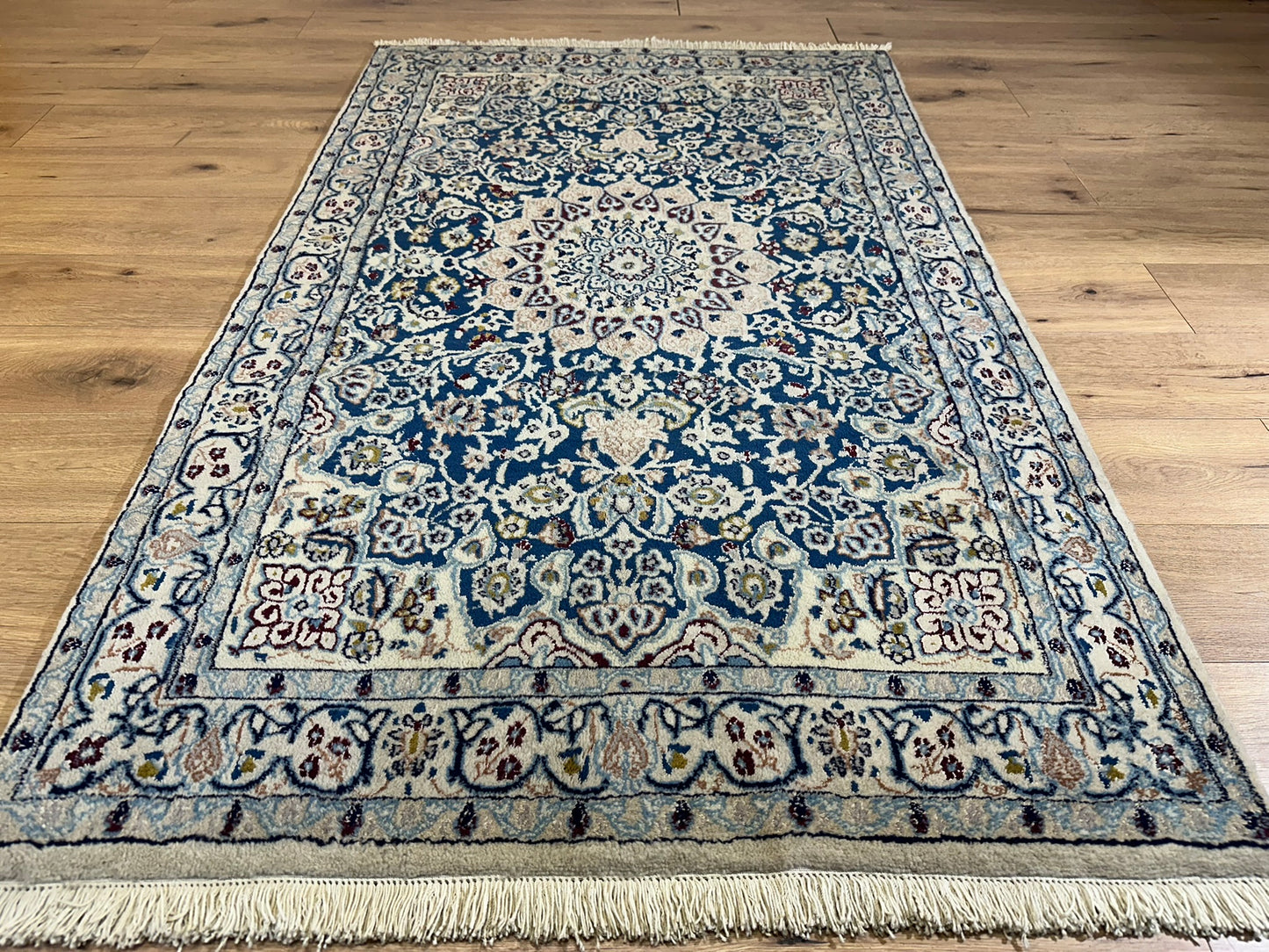 Orientteppich handgeknüpft Nain mit Seide 190x120 cm