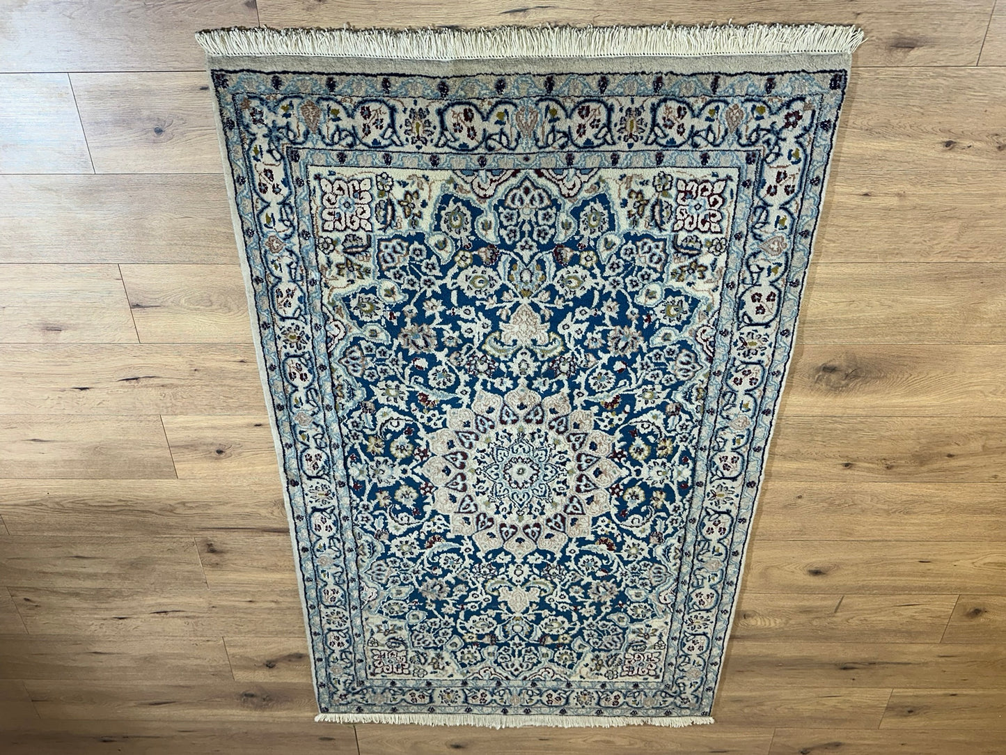 Orientteppich handgeknüpft Nain mit Seide 190x120 cm