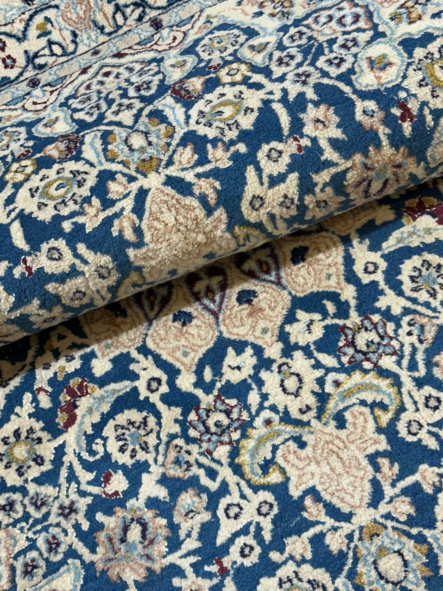 Orientteppich handgeknüpft Nain mit Seide 190x120 cm