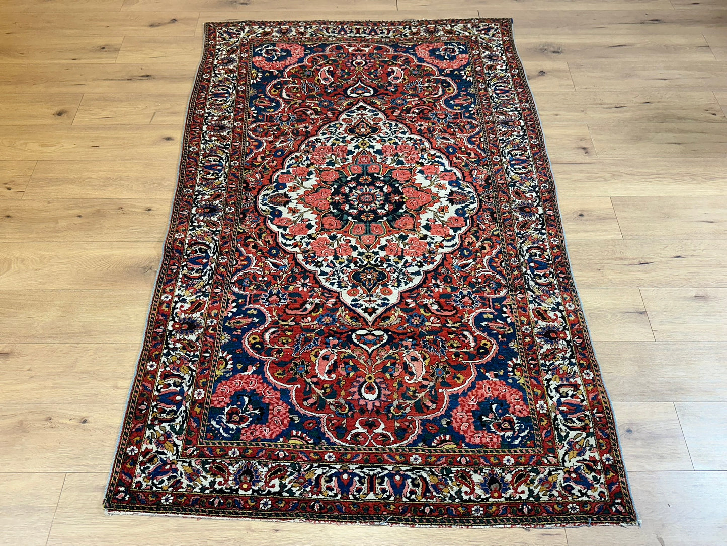 Antik Orientteppich handgeknüpft Bachtiar Naturfarben 220x138 cm