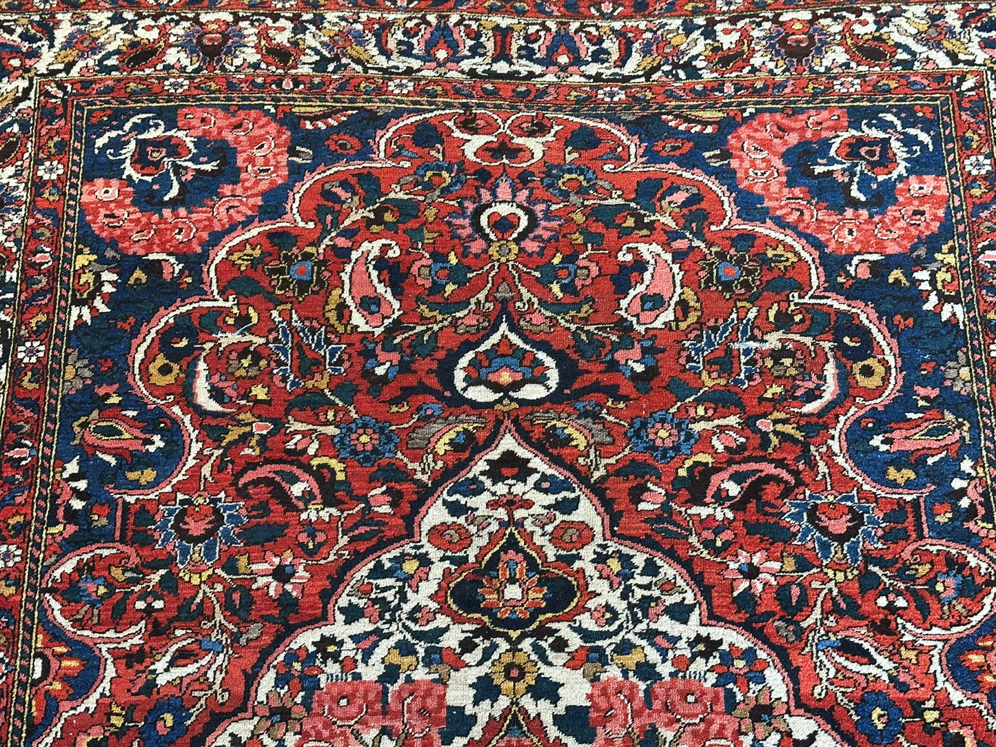 Antik Orientteppich handgeknüpft Bachtiar Naturfarben 220x138 cm