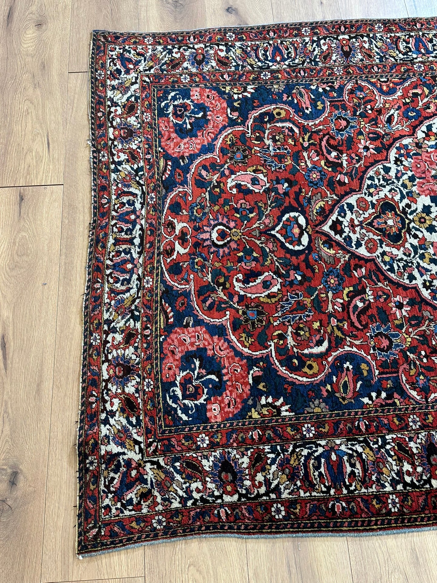 Antik Orientteppich handgeknüpft Bachtiar Naturfarben 220x138 cm