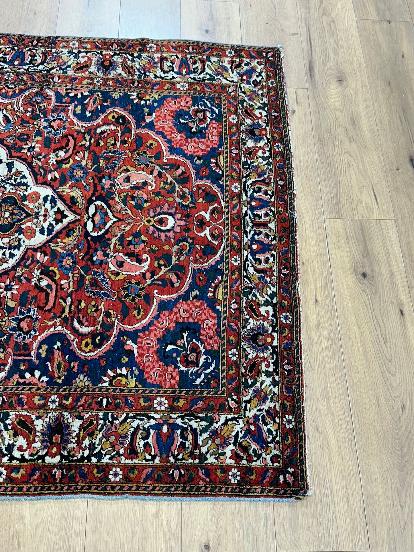 Antik Orientteppich handgeknüpft Bachtiar Naturfarben 220x138 cm