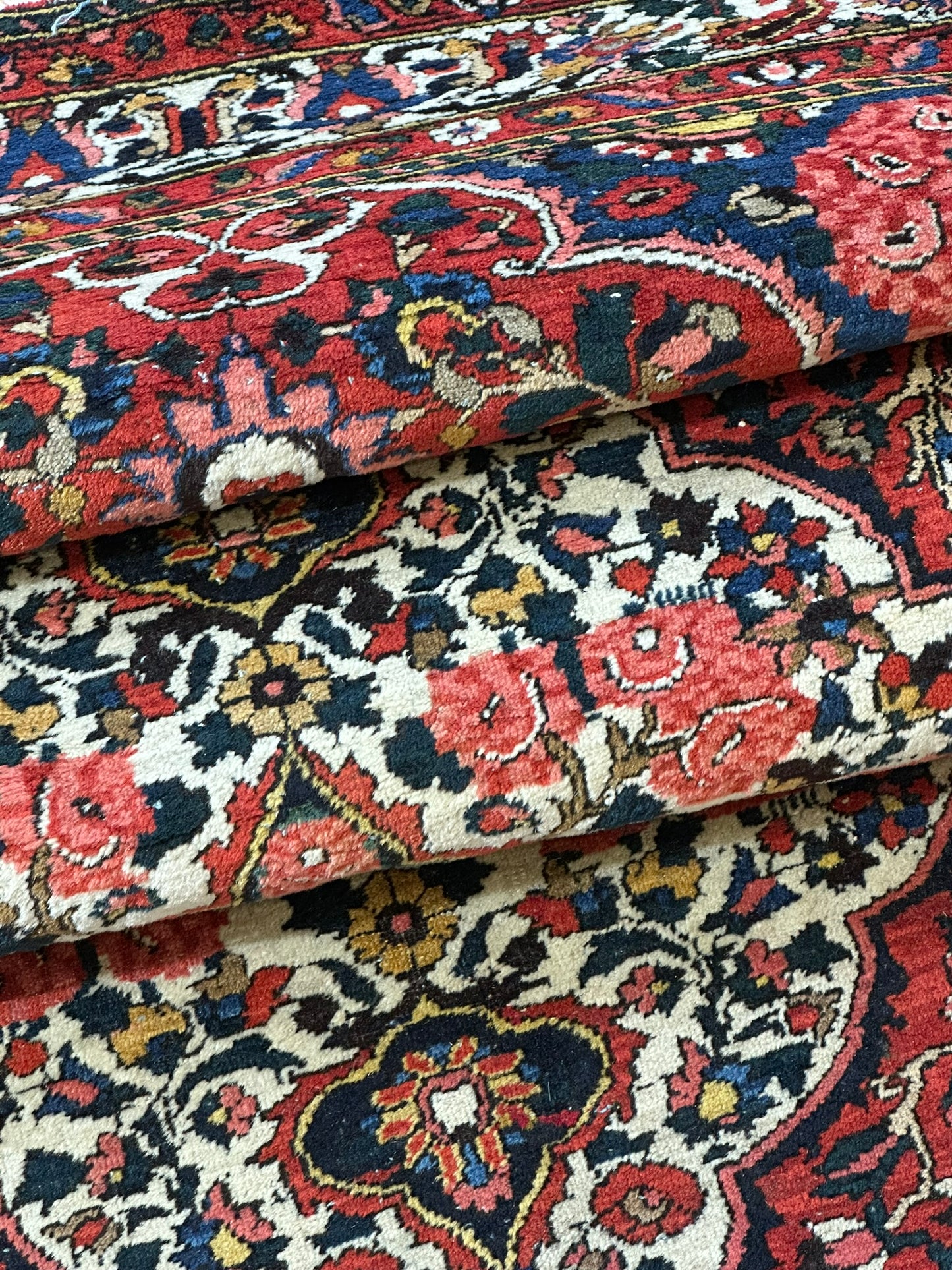 Antik Orientteppich handgeknüpft Bachtiar Naturfarben 220x138 cm