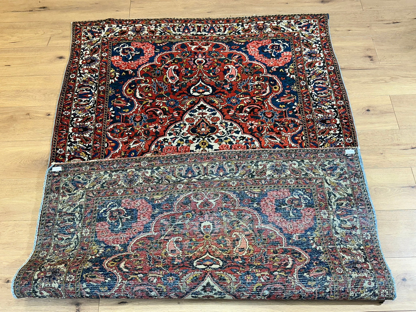 Antik Orientteppich handgeknüpft Bachtiar Naturfarben 220x138 cm
