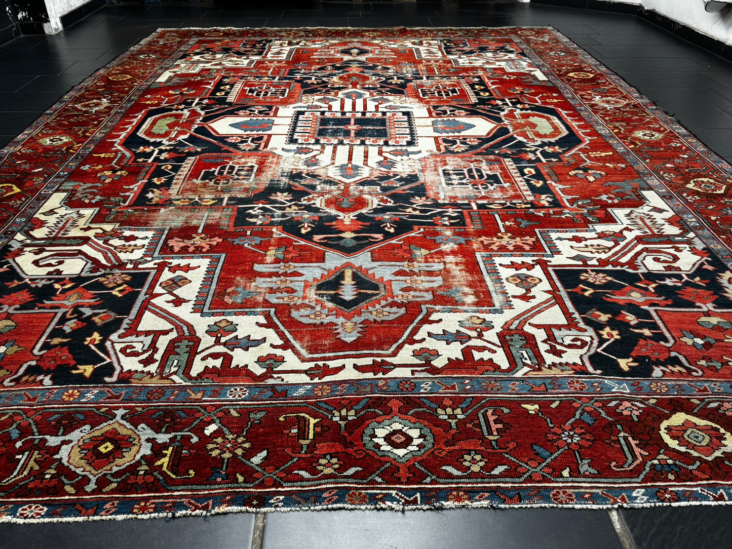 Antik Orientteppich handgeknüpft Heriz Serapi naturfarben  396x290 cm