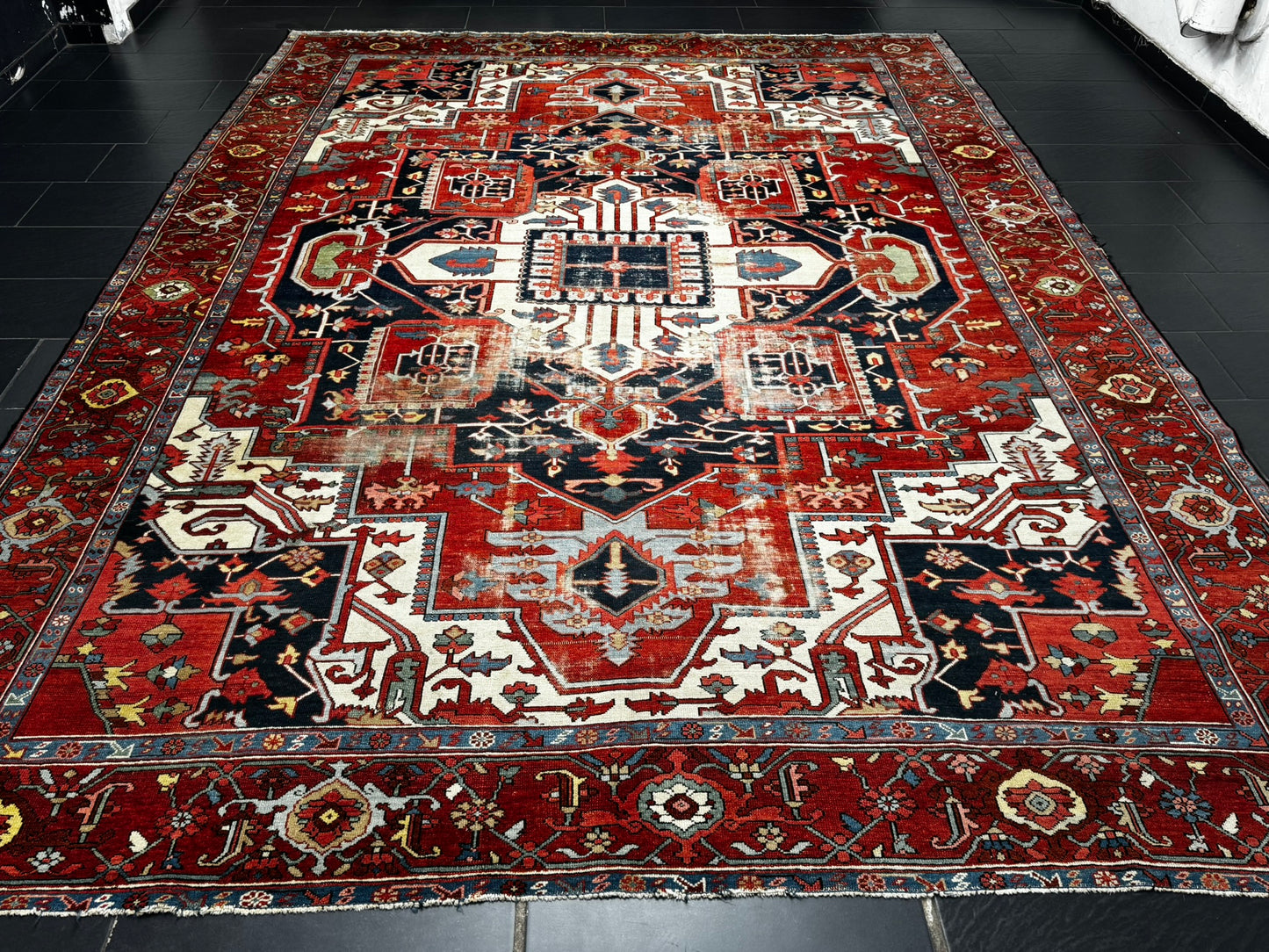 Antik Orientteppich handgeknüpft Heriz Serapi naturfarben  396x290 cm