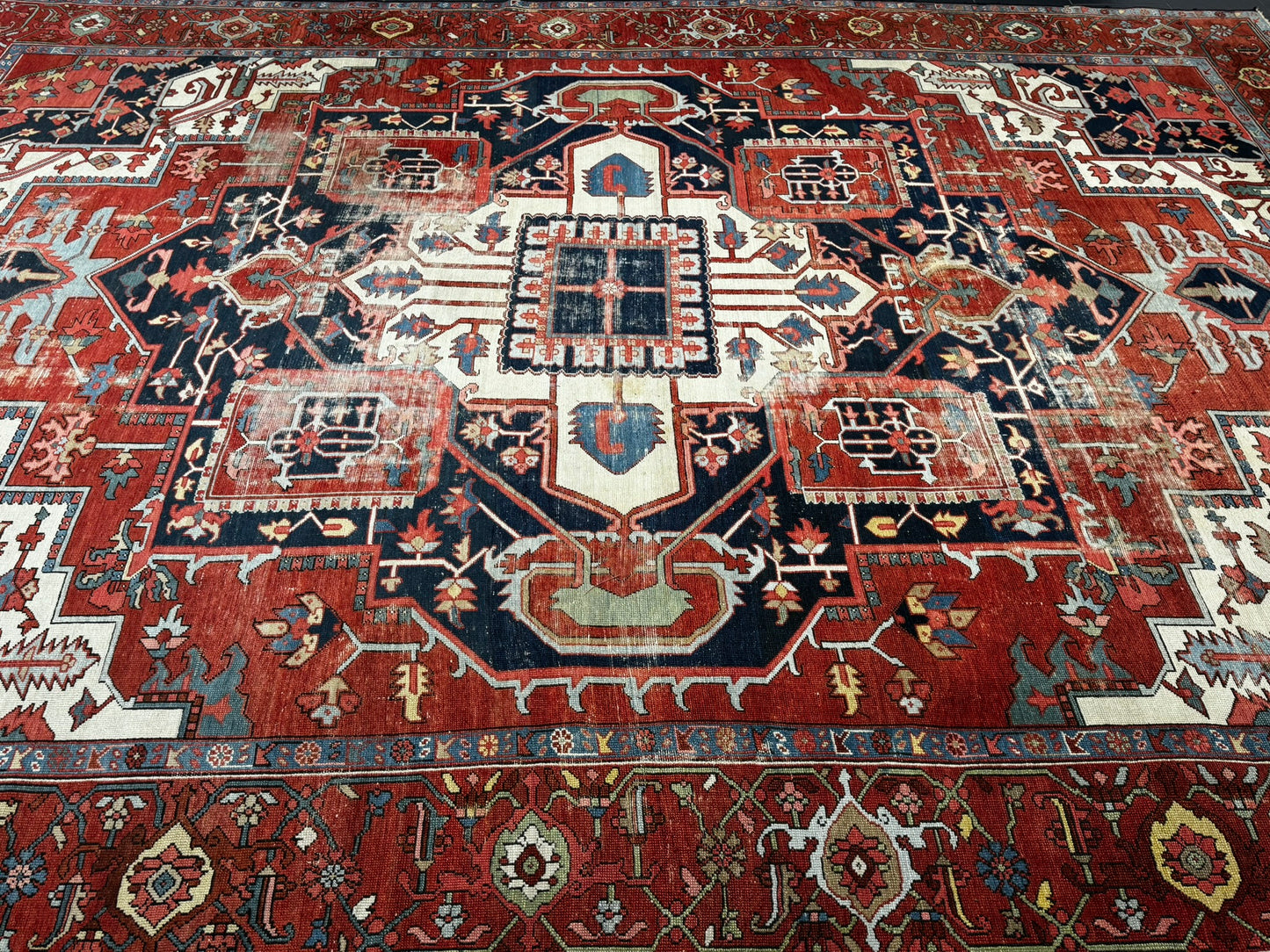 Antik Orientteppich handgeknüpft Heriz Serapi naturfarben  396x290 cm