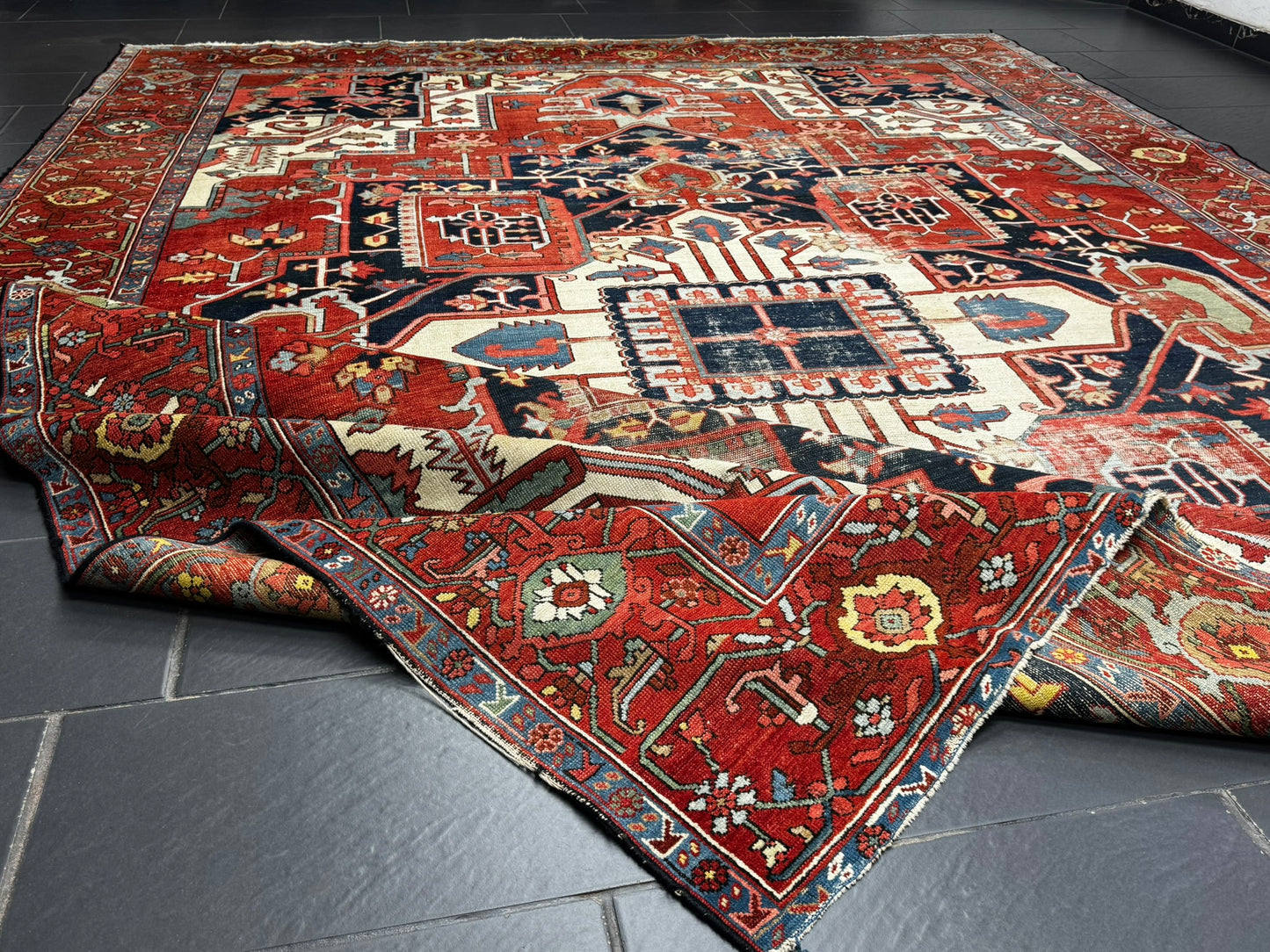 Antik Orientteppich handgeknüpft Heriz Serapi naturfarben  396x290 cm