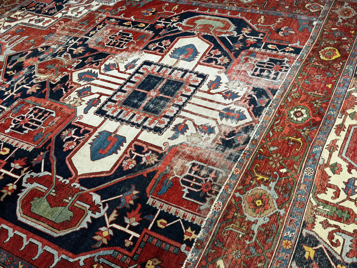 Antik Orientteppich handgeknüpft Heriz Serapi naturfarben  396x290 cm