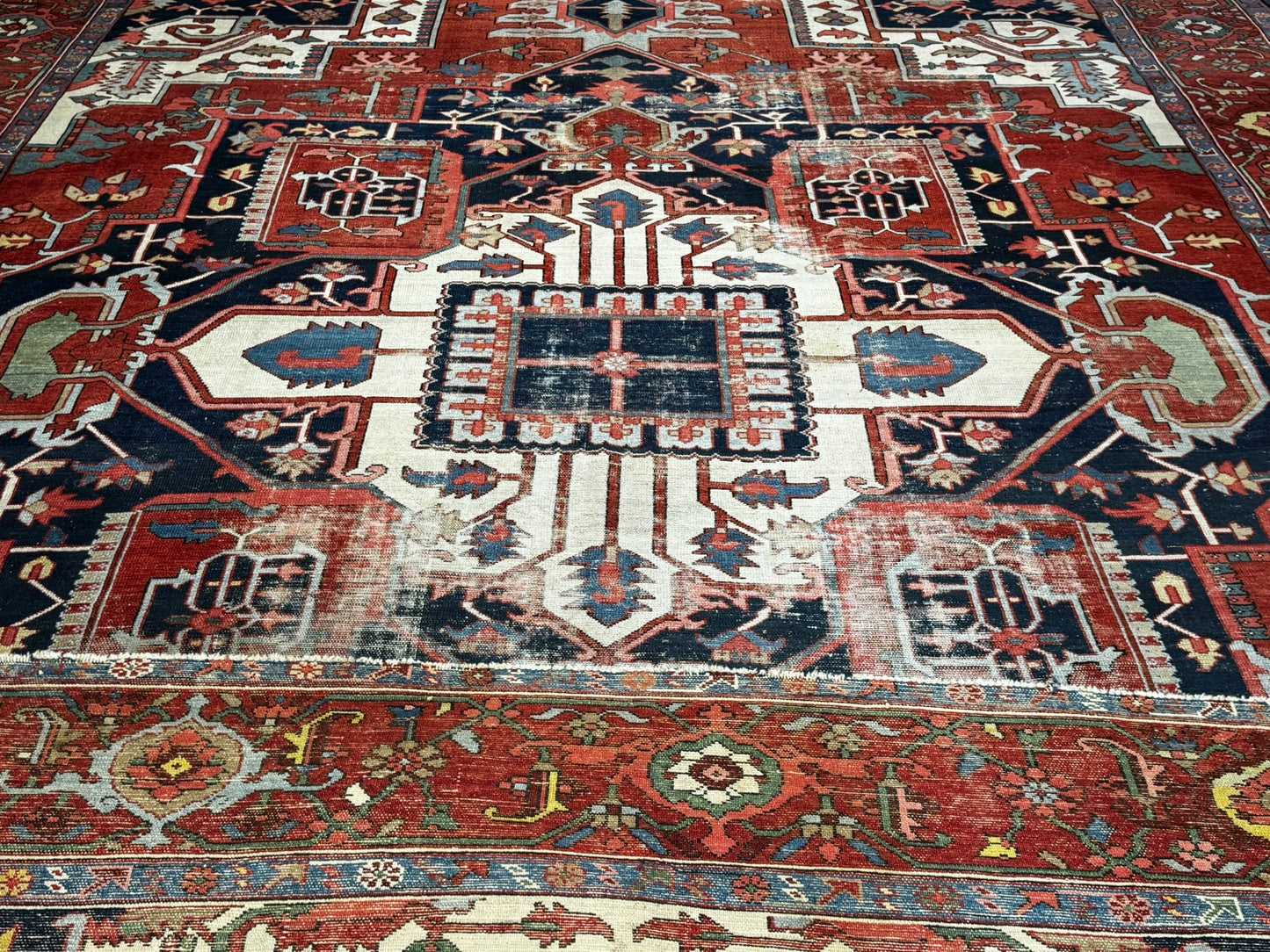 Antik Orientteppich handgeknüpft Heriz Serapi naturfarben  396x290 cm