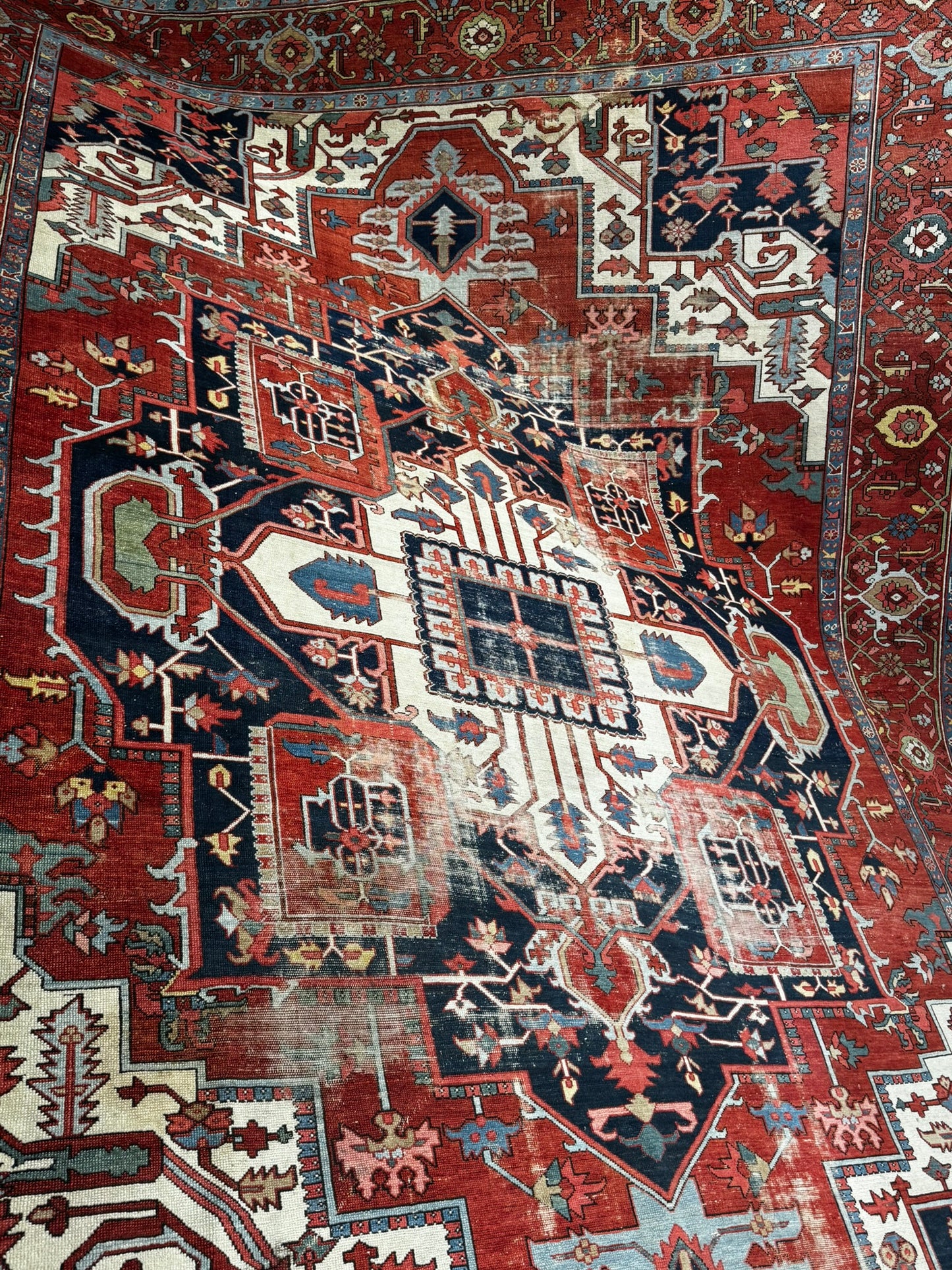 Antik Orientteppich handgeknüpft Heriz Serapi naturfarben  396x290 cm