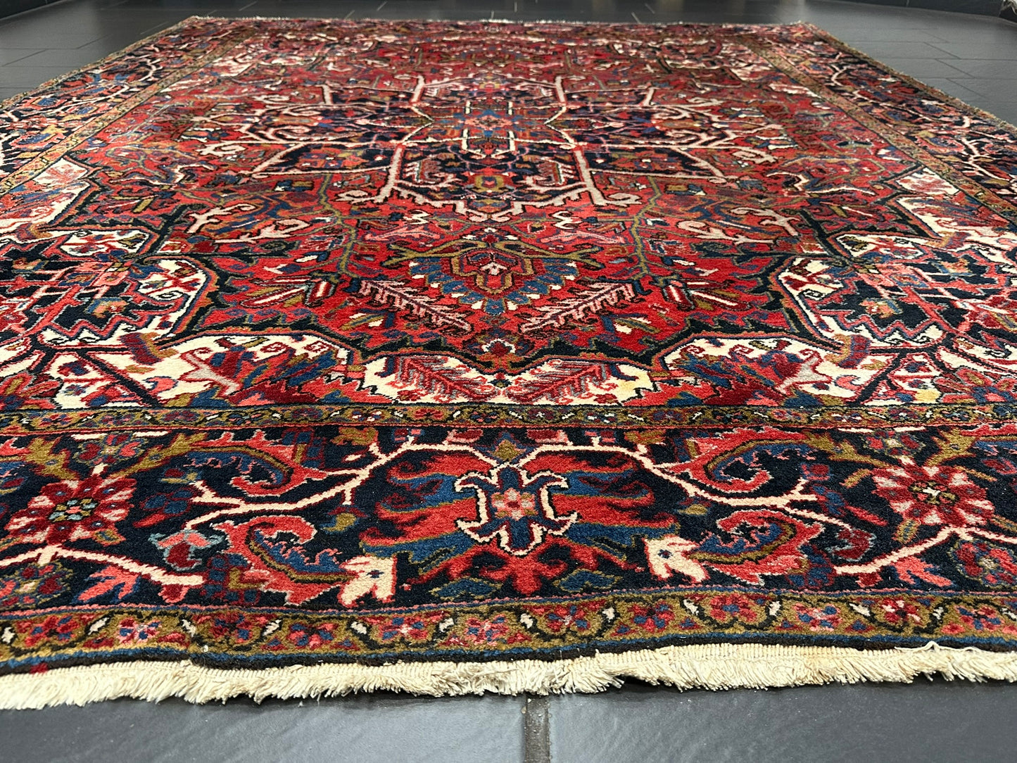 Antik Orientteppich handgeknüpft Heriz Naturfarben  325x256 cm